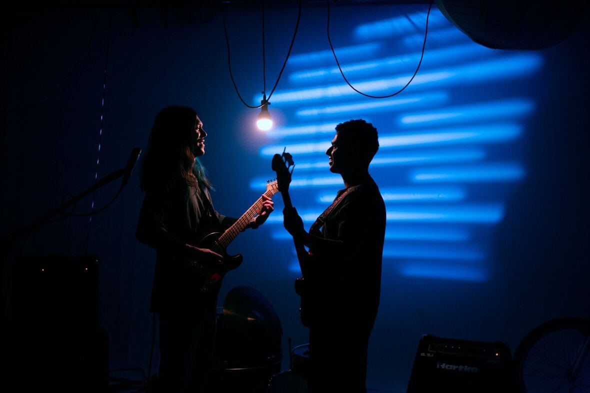 Paralelo ao Fim revisita memórias e amadurecimento no álbum de estreia “A Nostalgia me Abraçou”