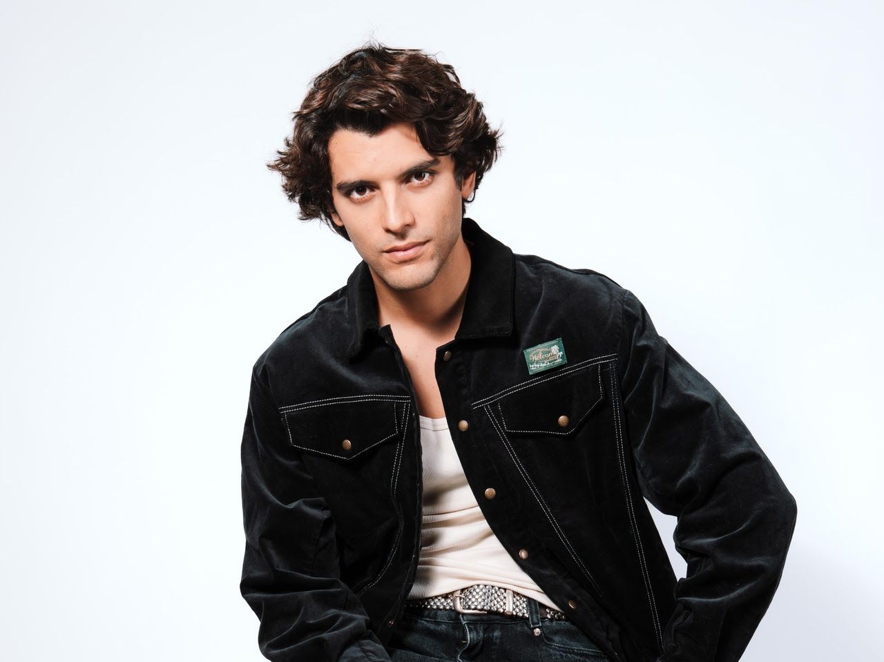 Chady reforça ascensão no pop rock ao abrir estreia da nova turnê de Paulo Ricardo