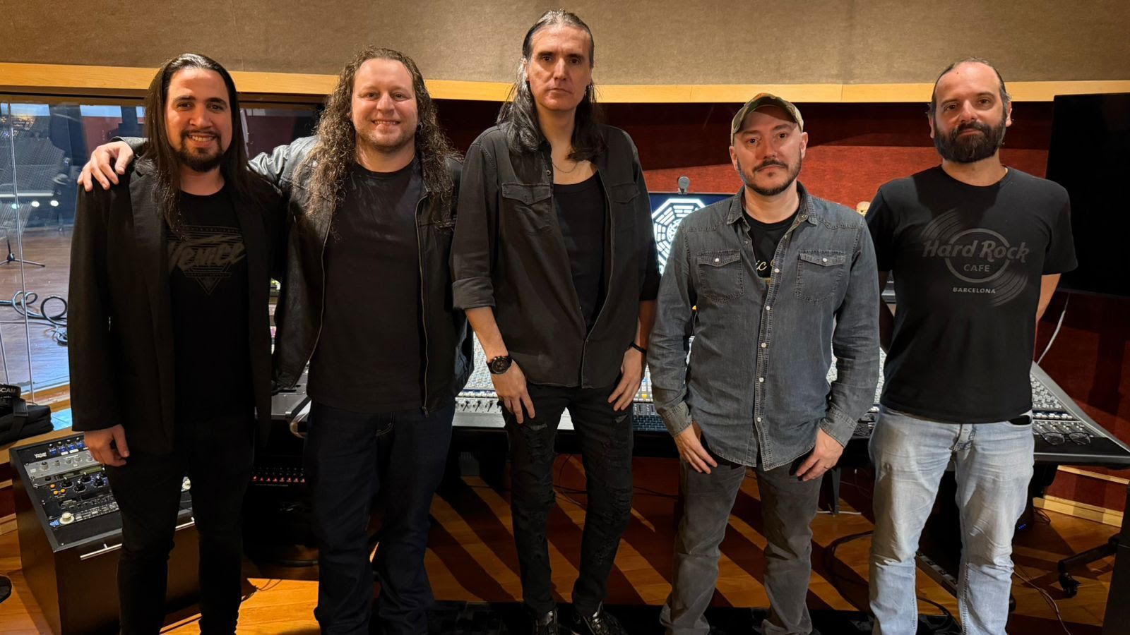 Paradise Inc. apresenta novo álbum em audição exclusiva após 15 anos de inéditas