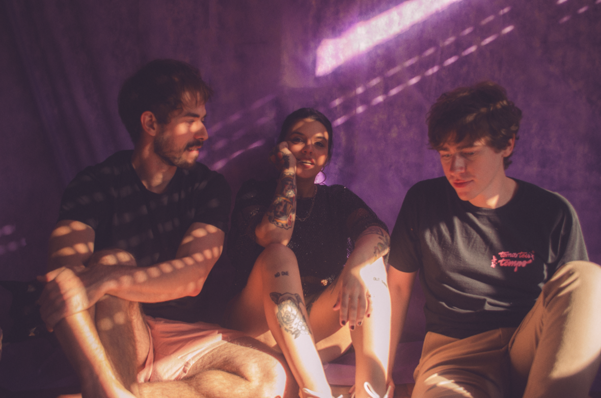 Hibizco estreia com álbum “De Te Mostrar Intenso” e mergulha em amor, desgaste e amadurecimento