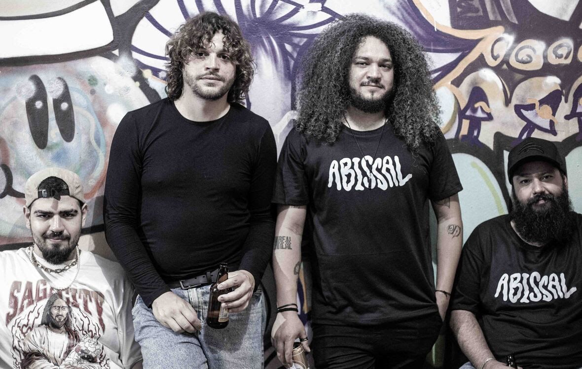 Abissal lança EP “Sutra” com proposta imersiva entre peso, atmosfera e introspecção