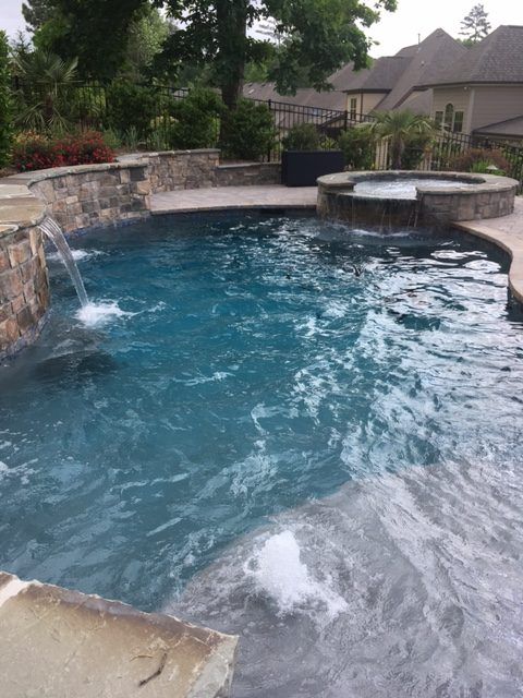 POOLS & WATER FEATURES