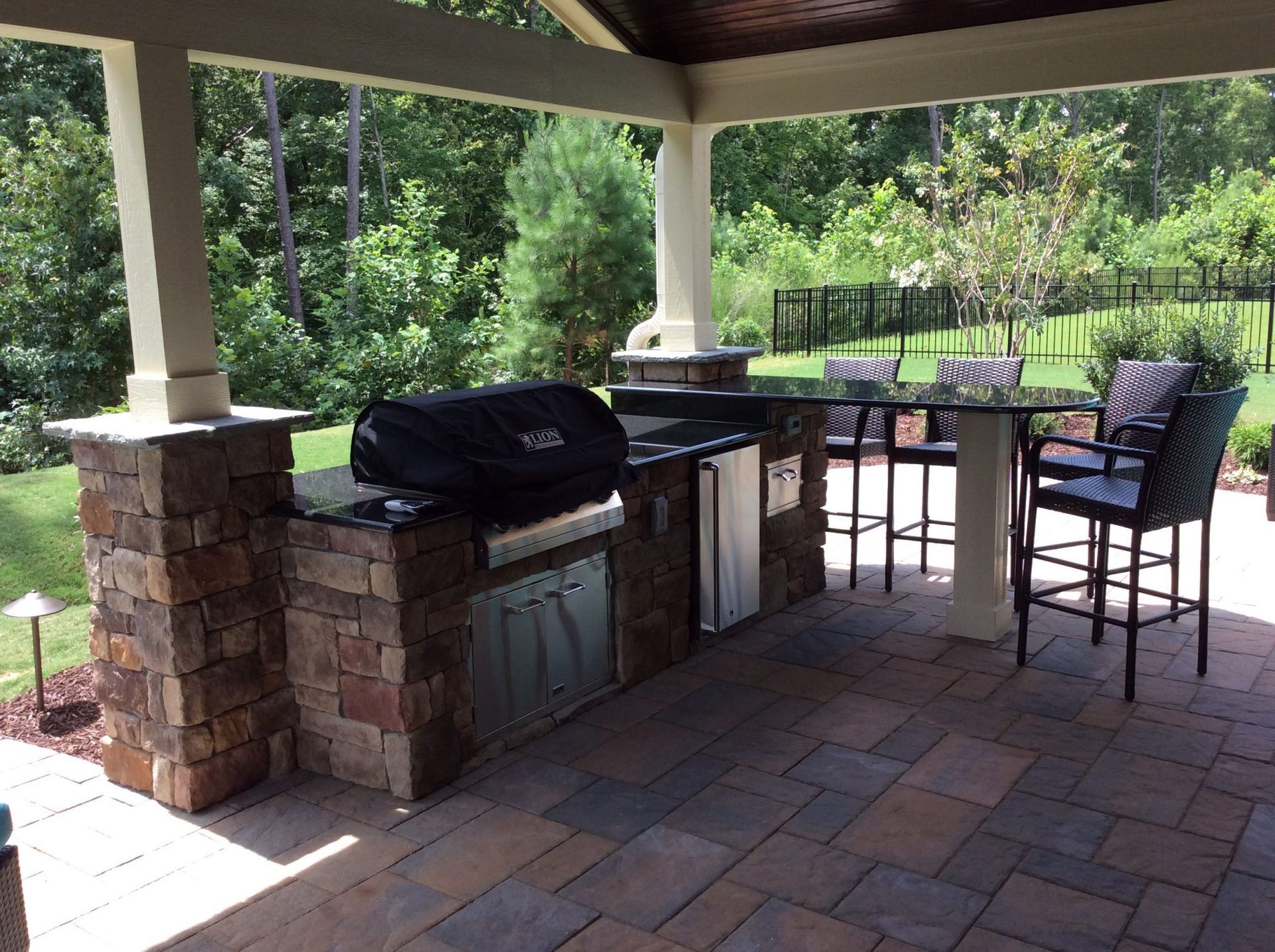 OUTDOOR KITCHENS