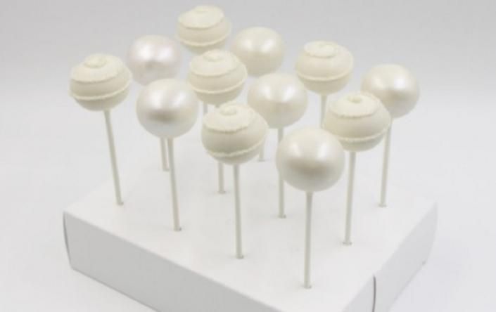 white cake pops