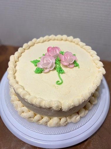 white cake with pink roses design