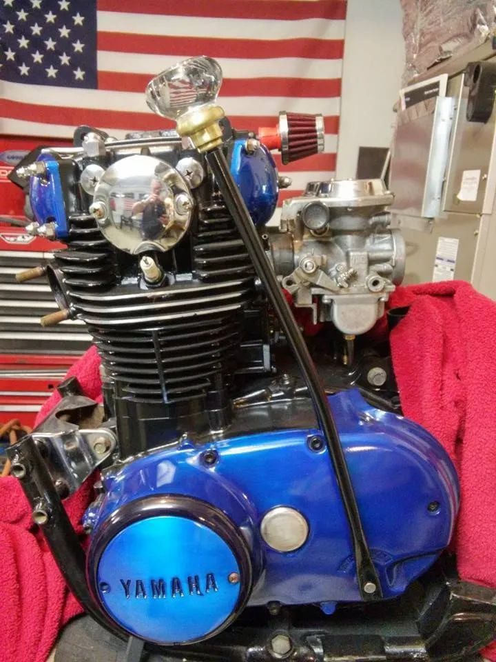 A blue yamaha motorcycle engine is sitting on a red towel