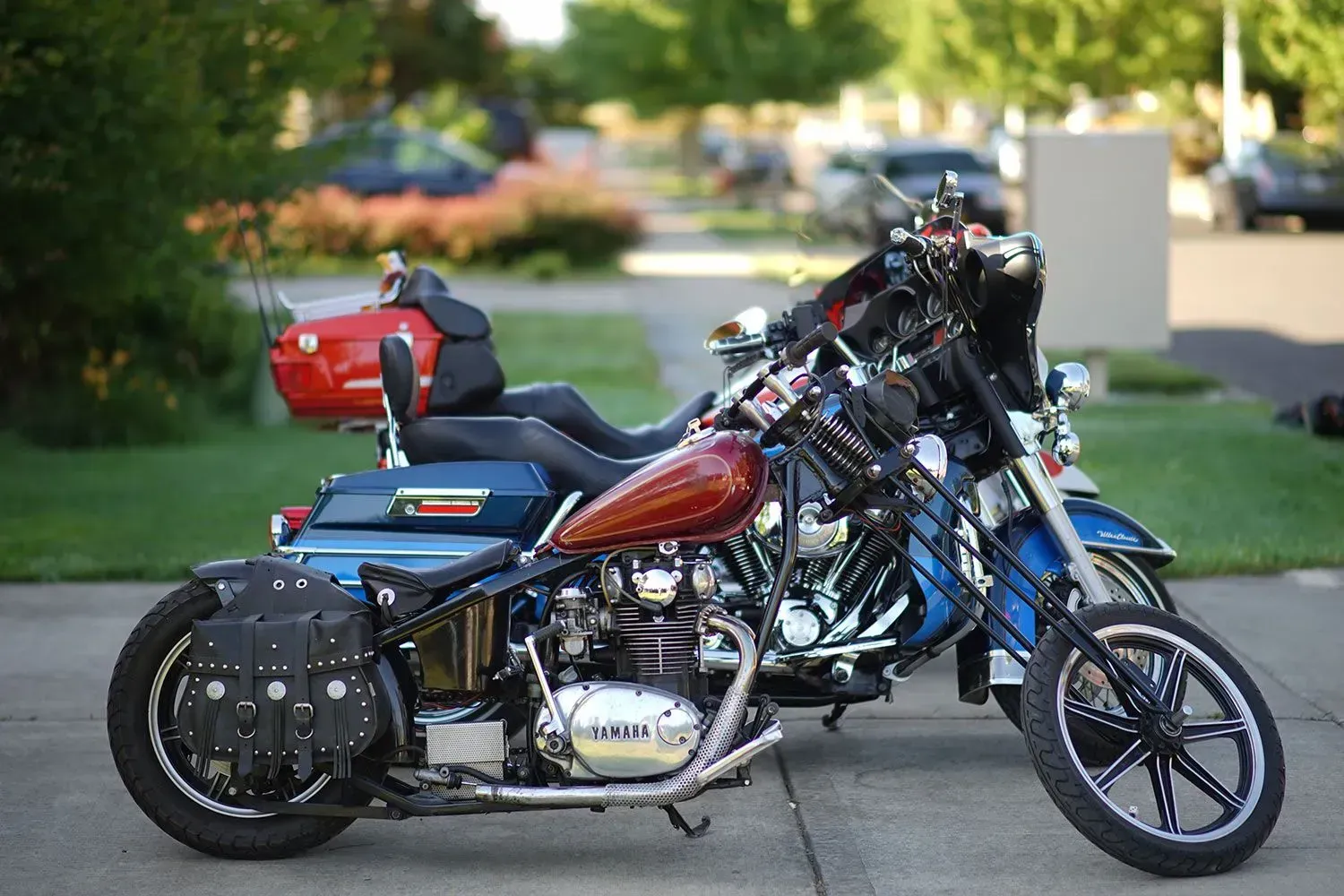 A harley davidson motorcycle is parked next to a yamaha motorcycle