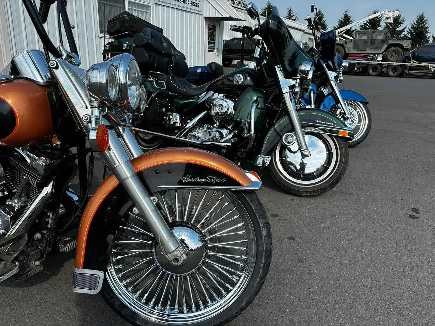 A row of harley davidson motorcycles are parked in a parking lot