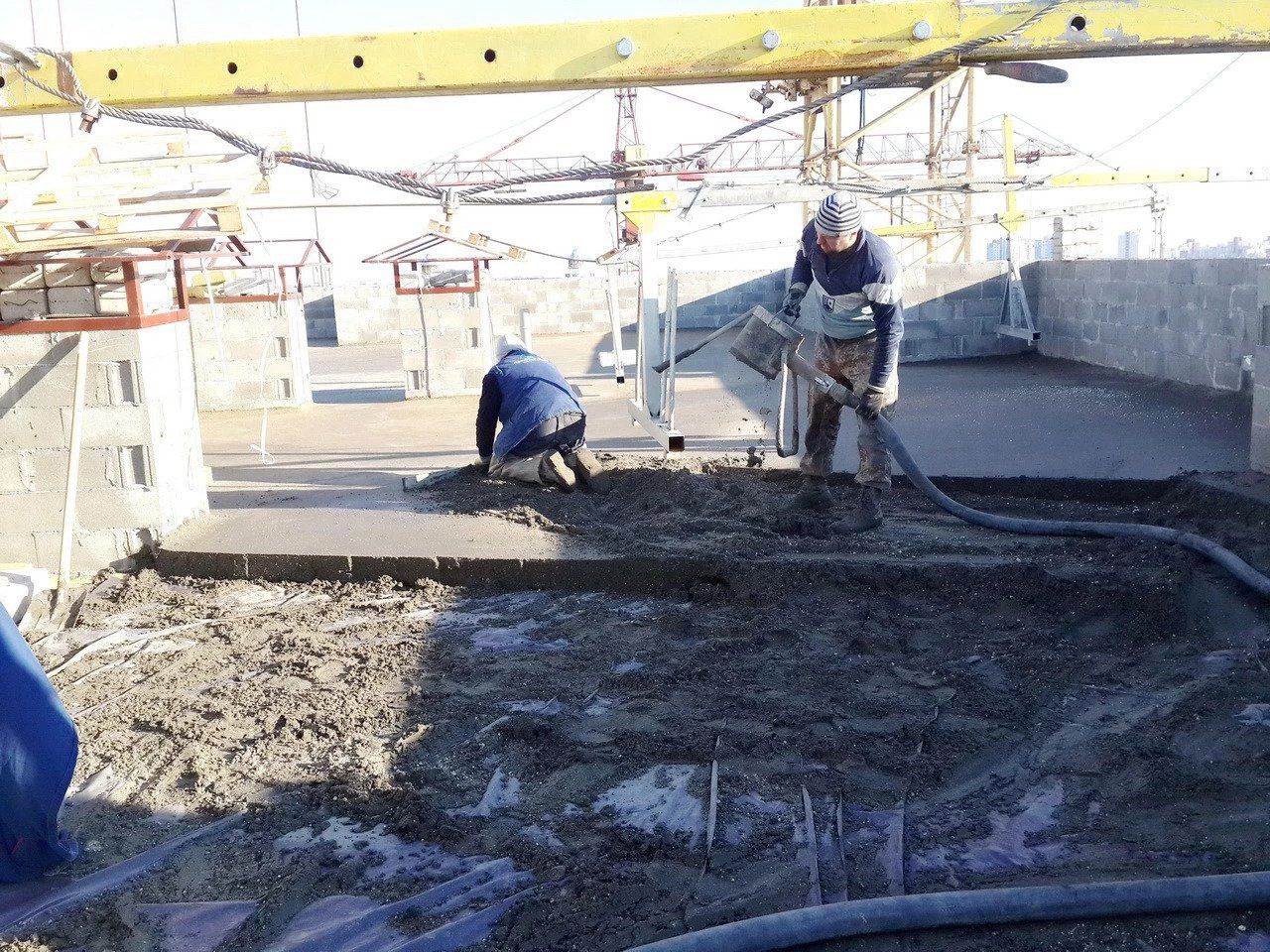 Крыша многоэтажного дома