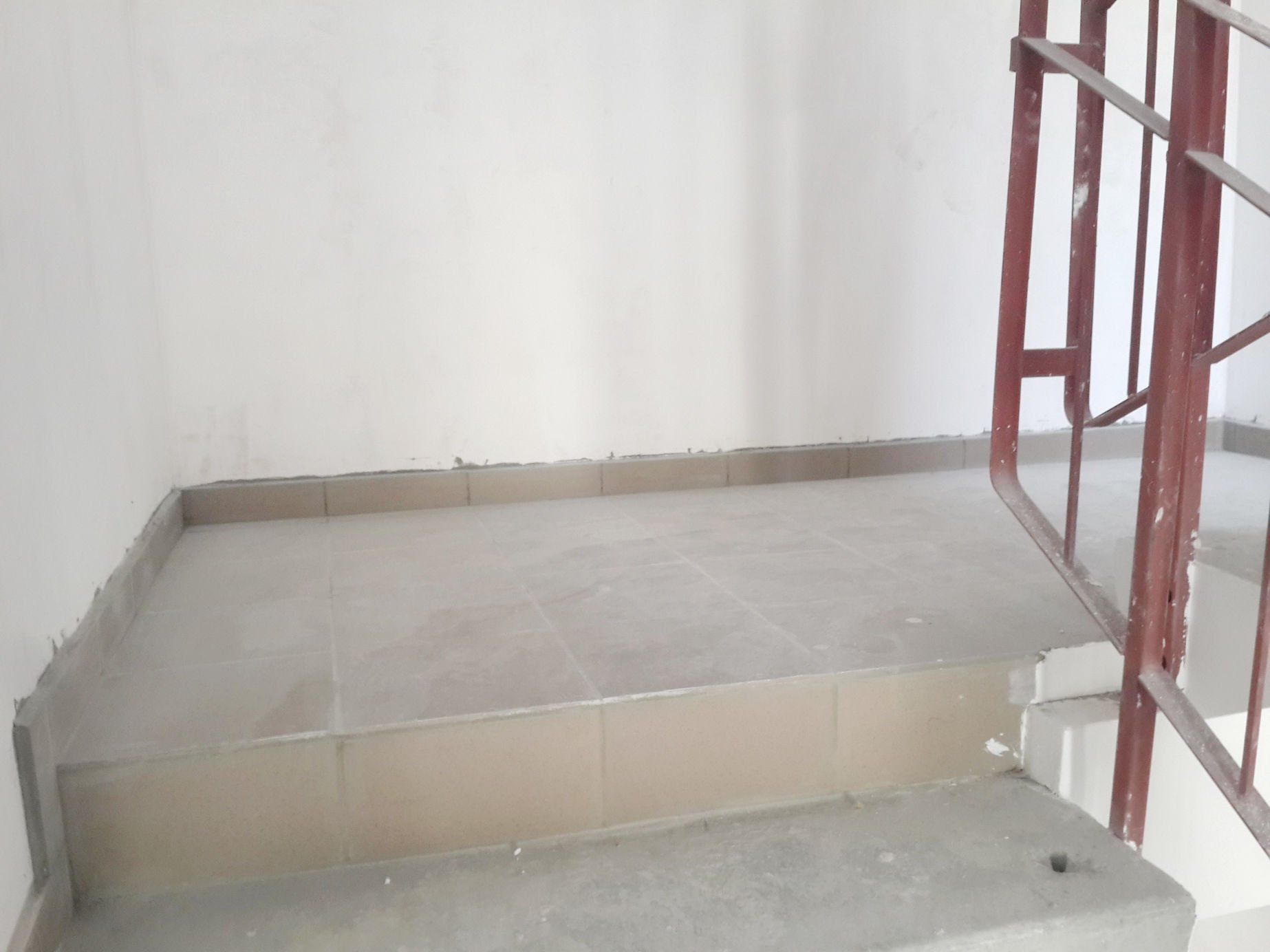 Укладка плитки на этажах