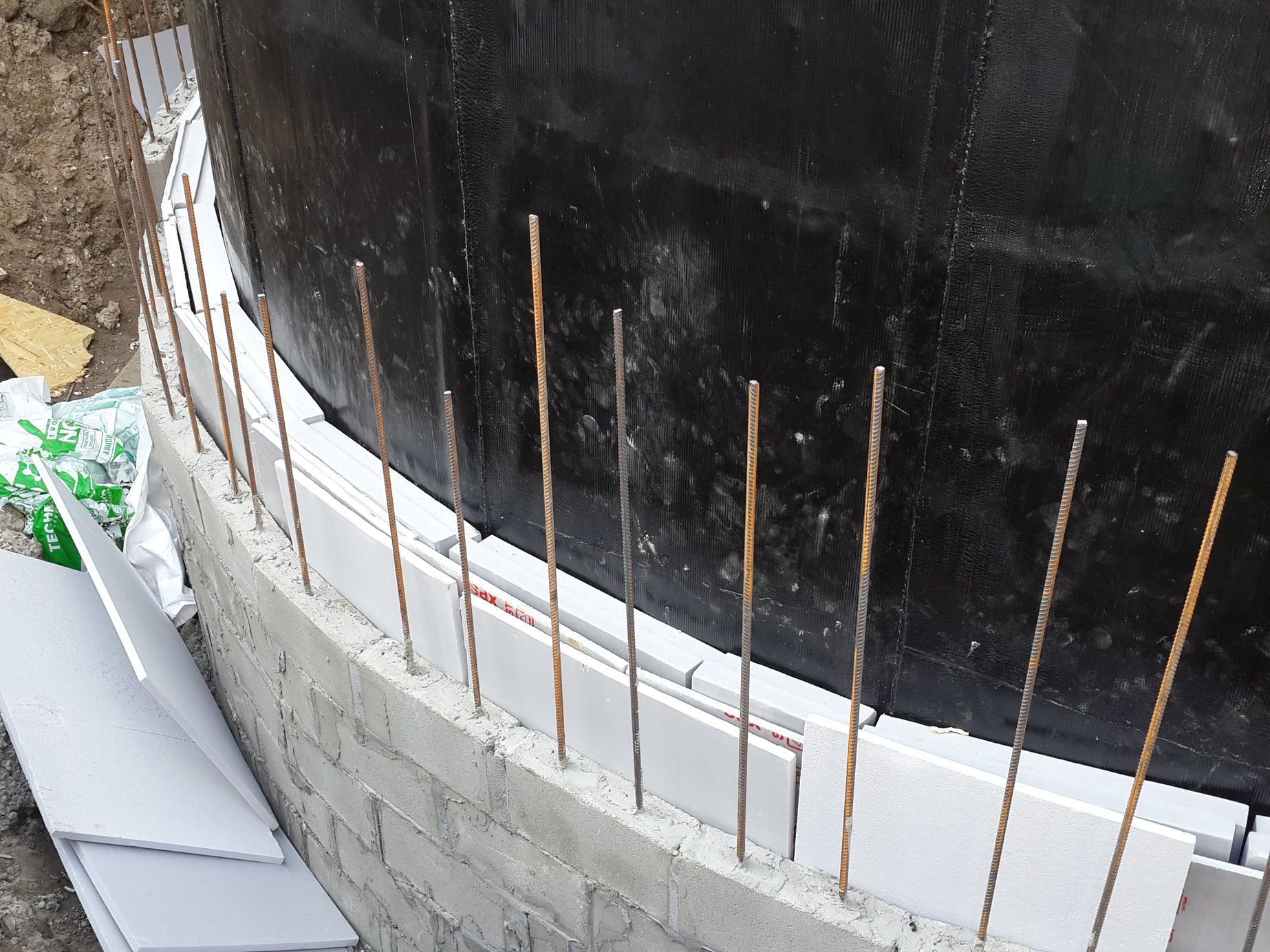 Гидроизоляция и утепления фундамента