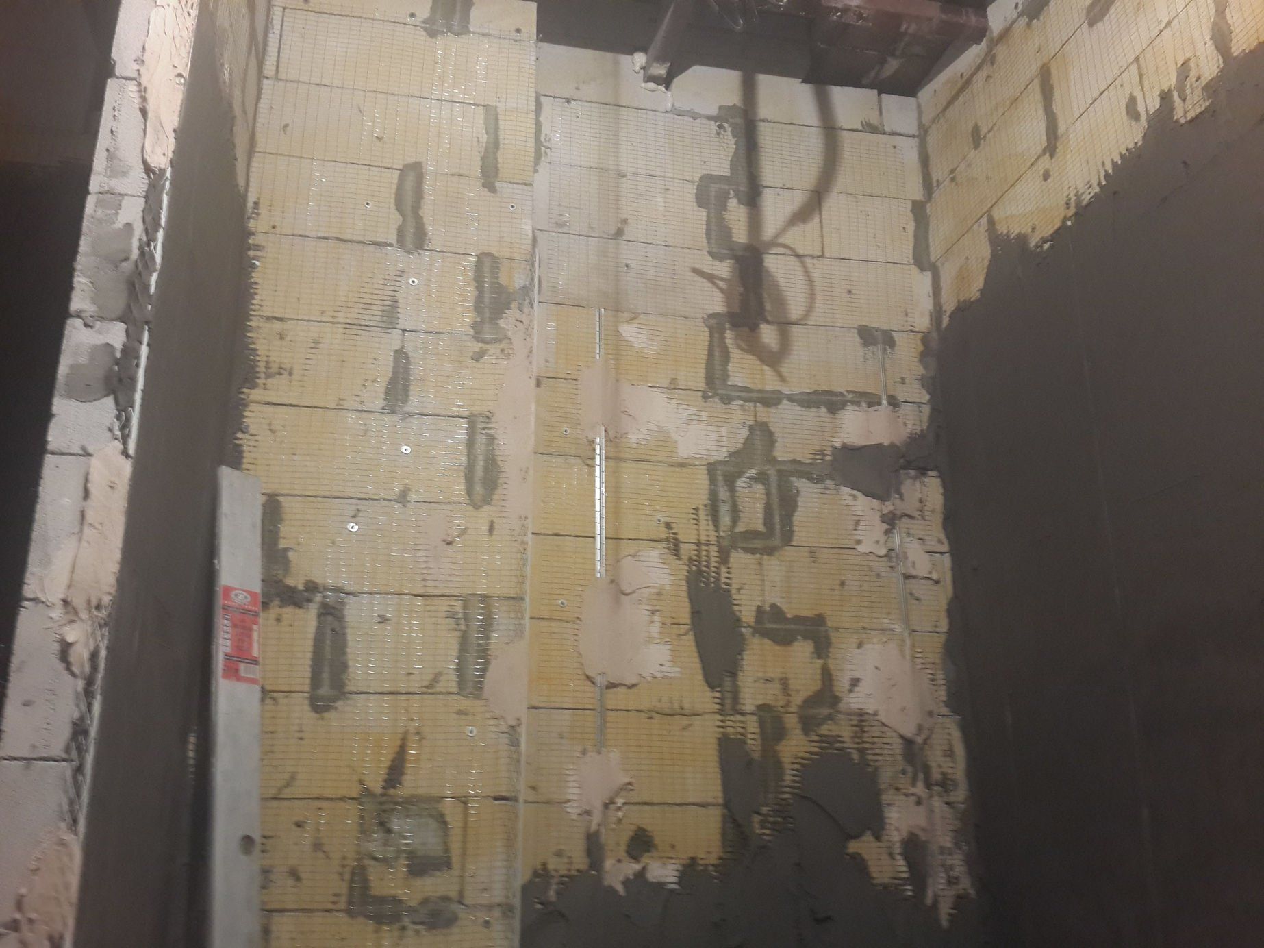 Черновая штукатурка стен санузла