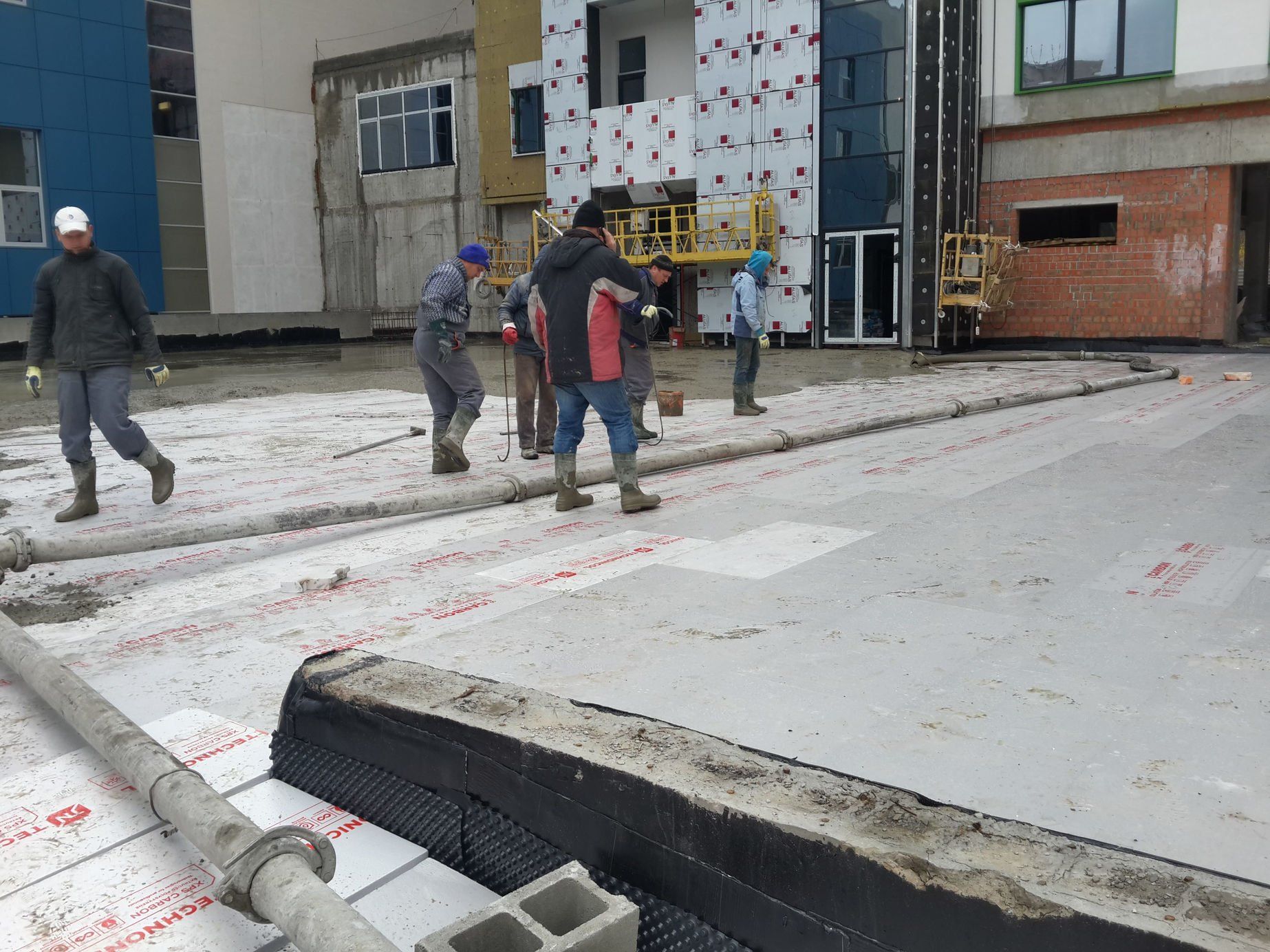 Обустройство верхнего паркинга, бетонные полы