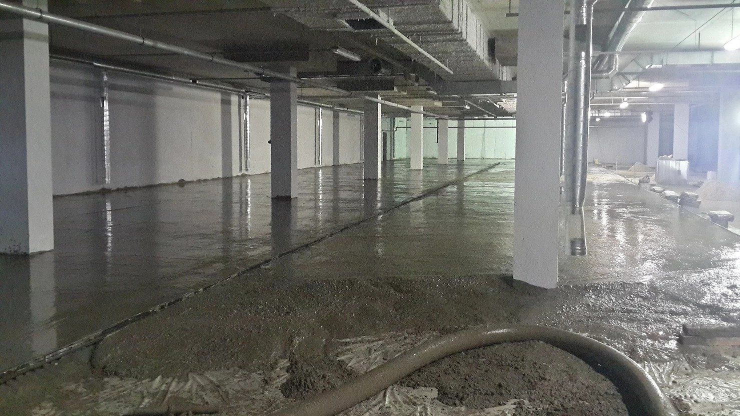 Заливка нижнего паркинга на Теремках