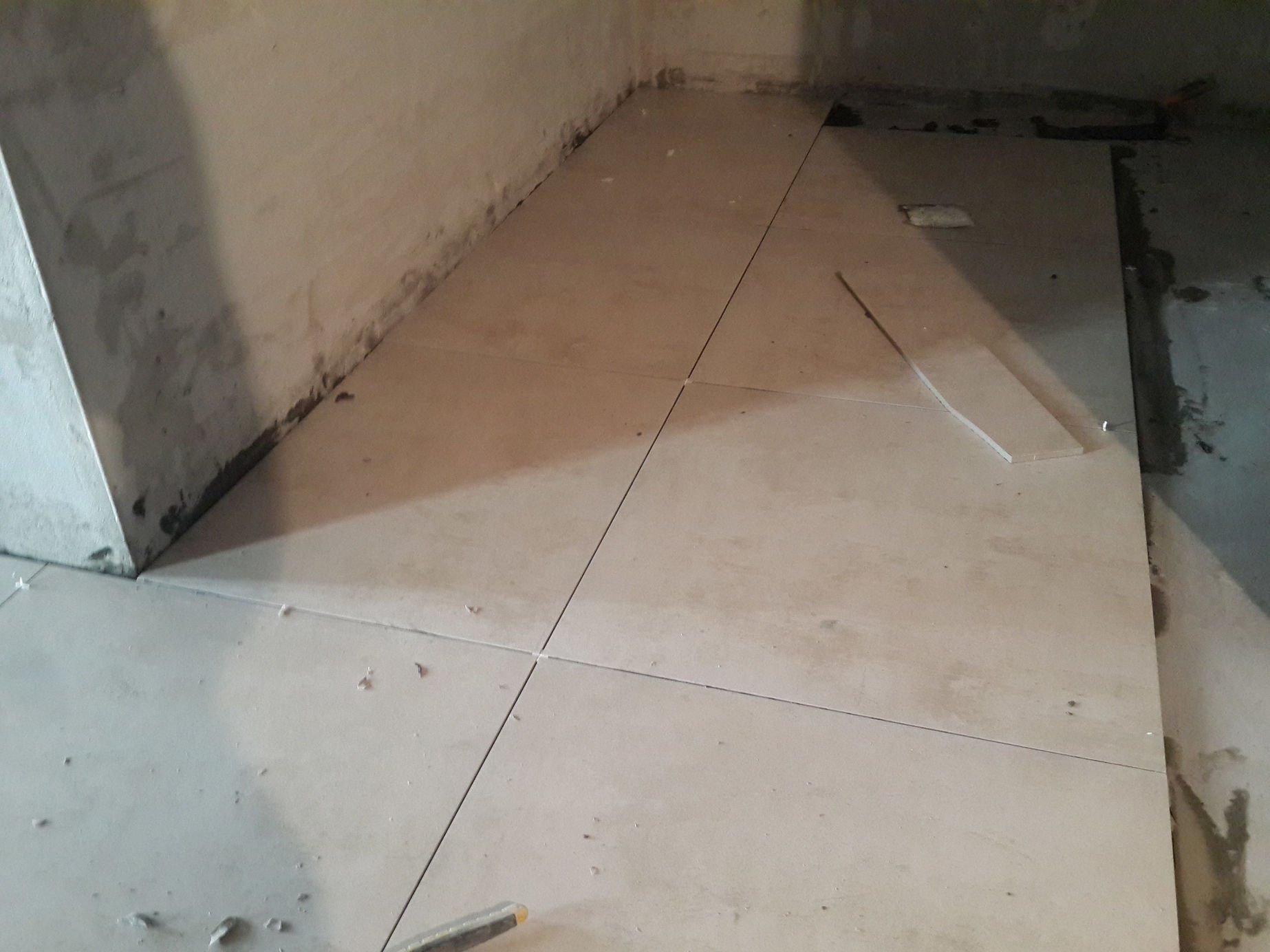 Укладка плитки на этажах