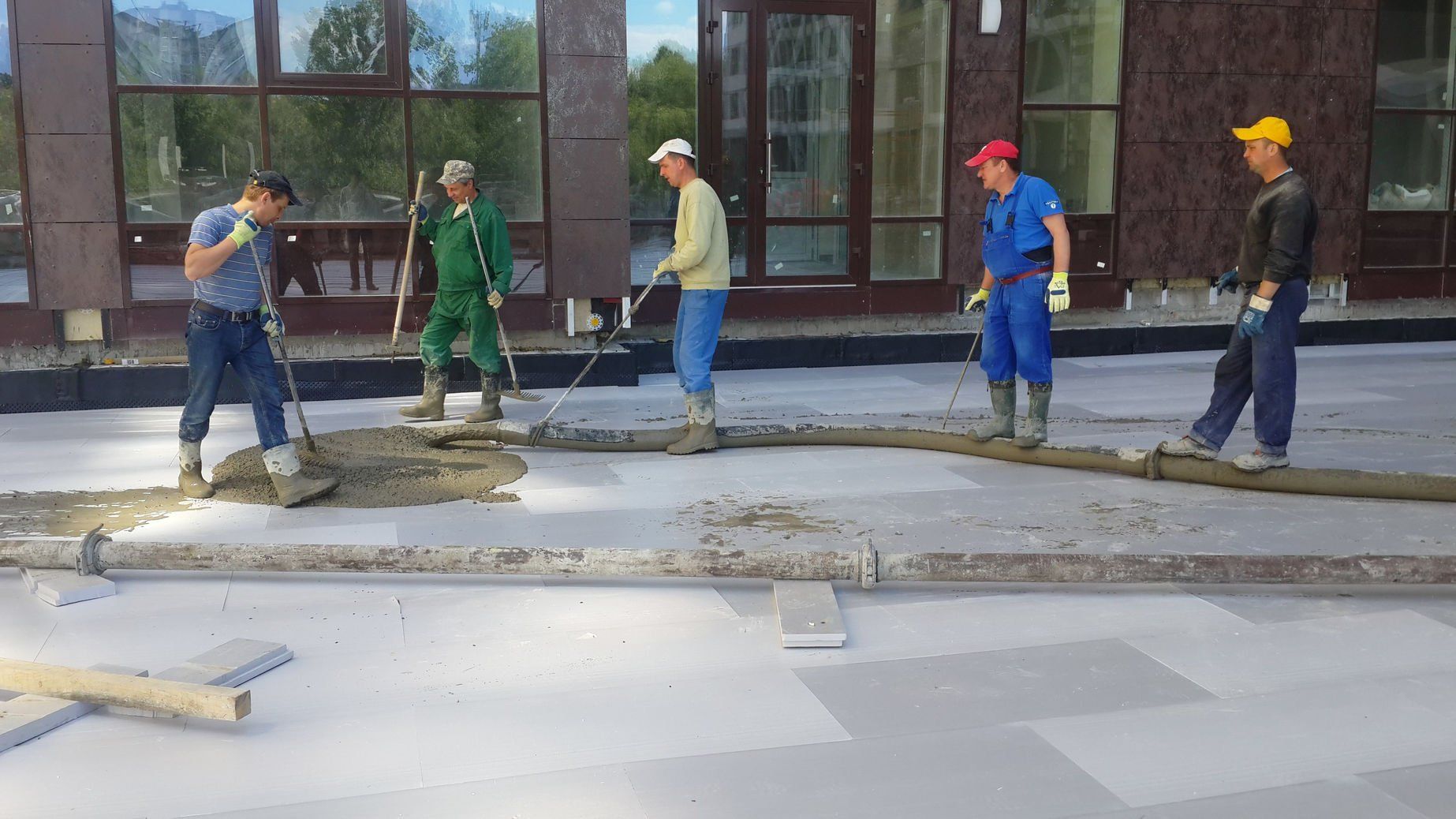 Паркинг по ул. Конева, бетонные полы