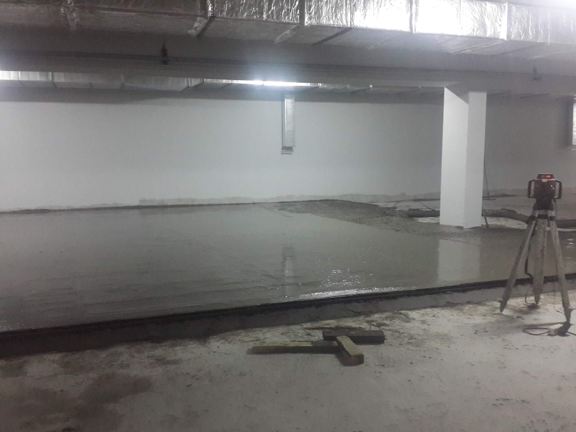 Нижний паркинг, бетонные полы