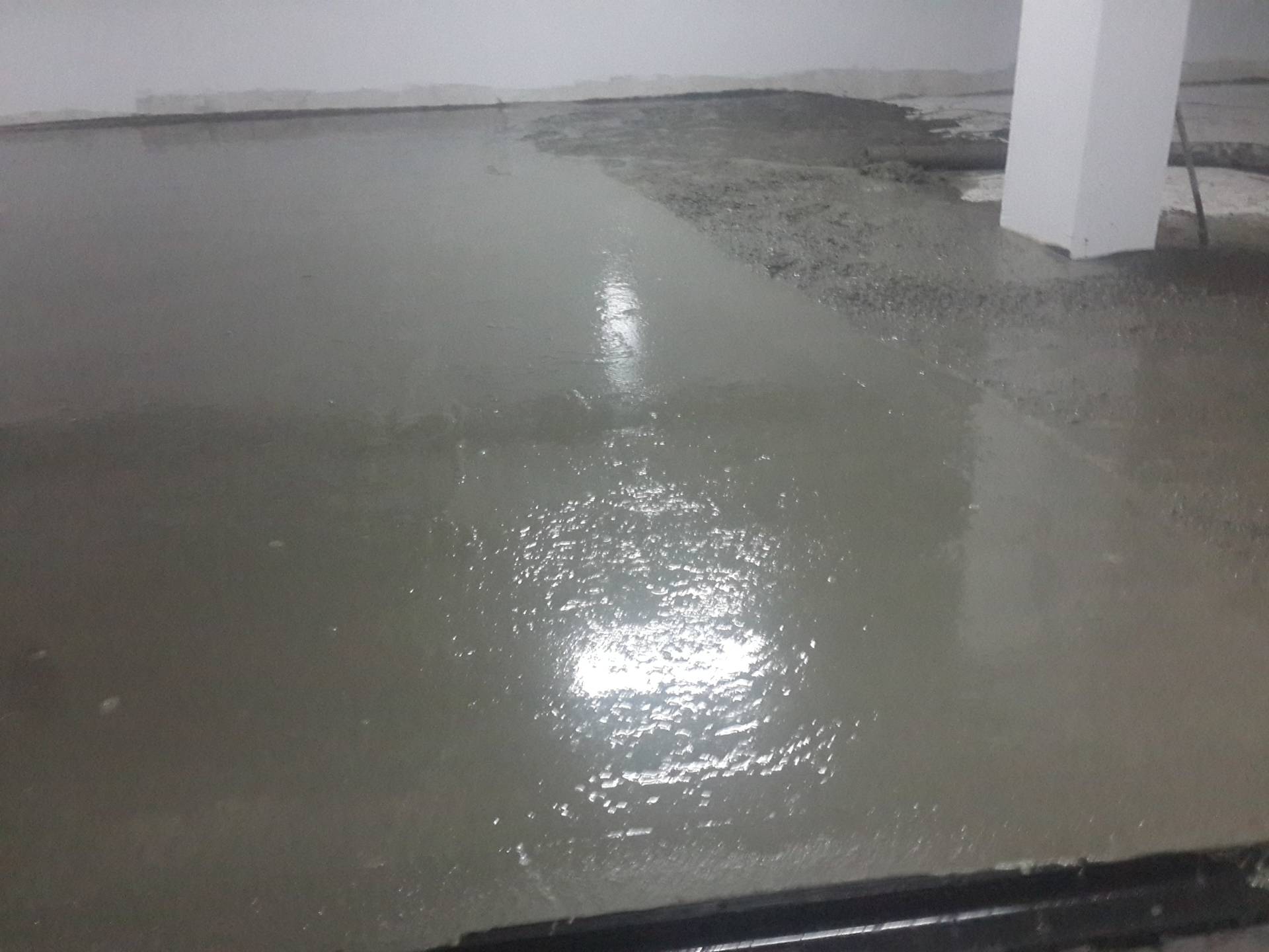 Нижний паркинг, бетонные полы