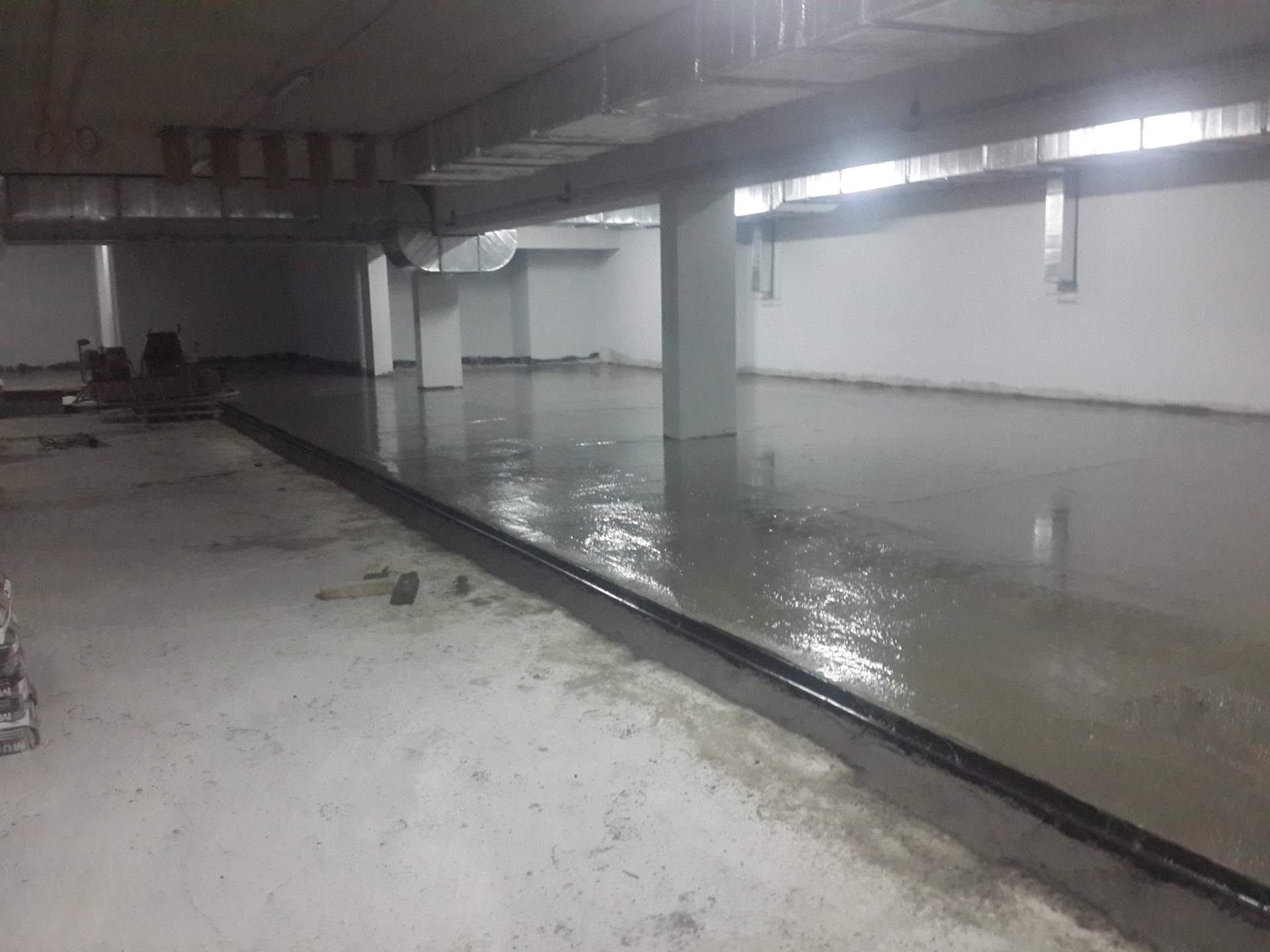 Нижний паркинг, бетонные полы