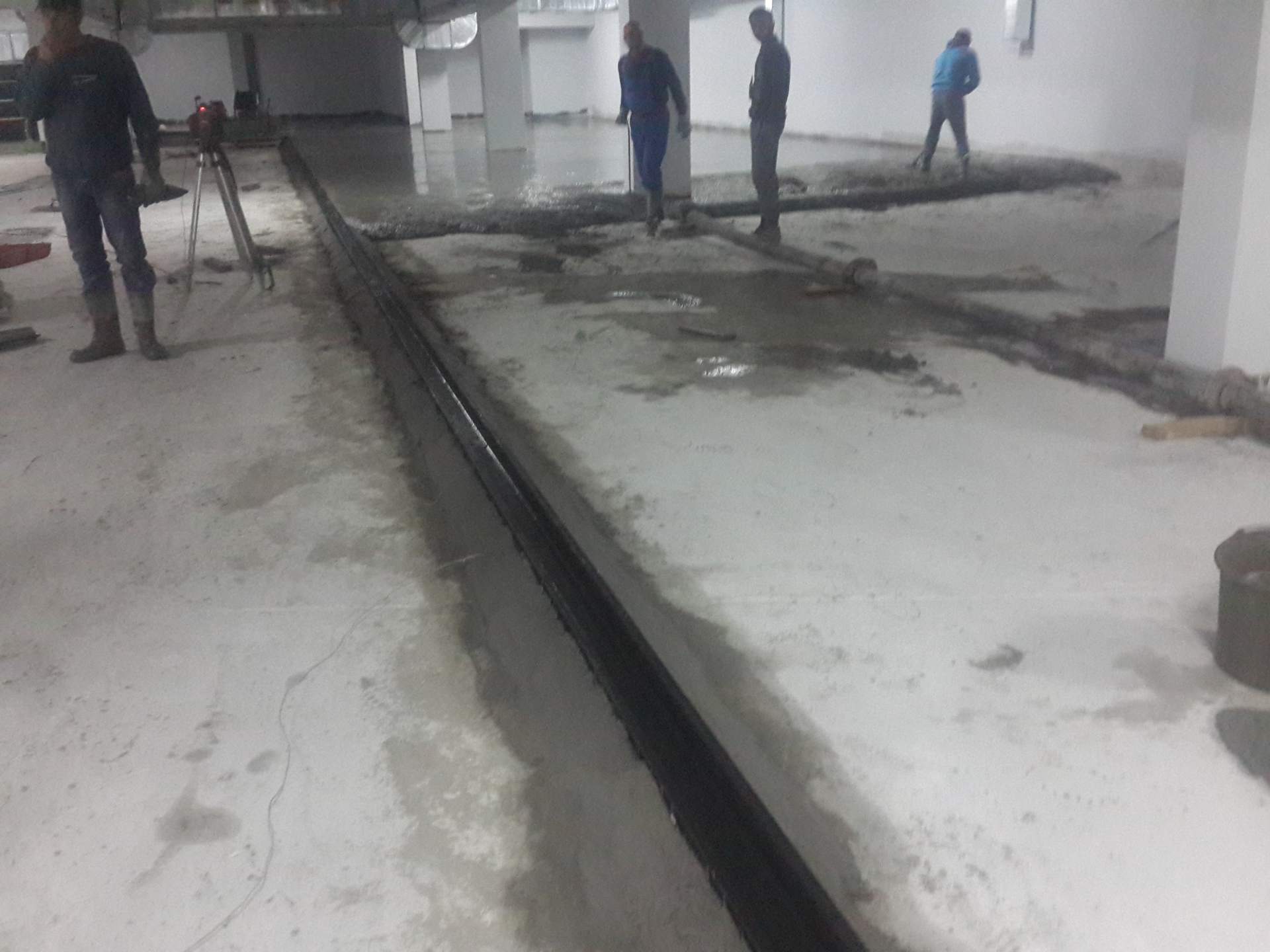 Нижний паркинг, бетонные полы