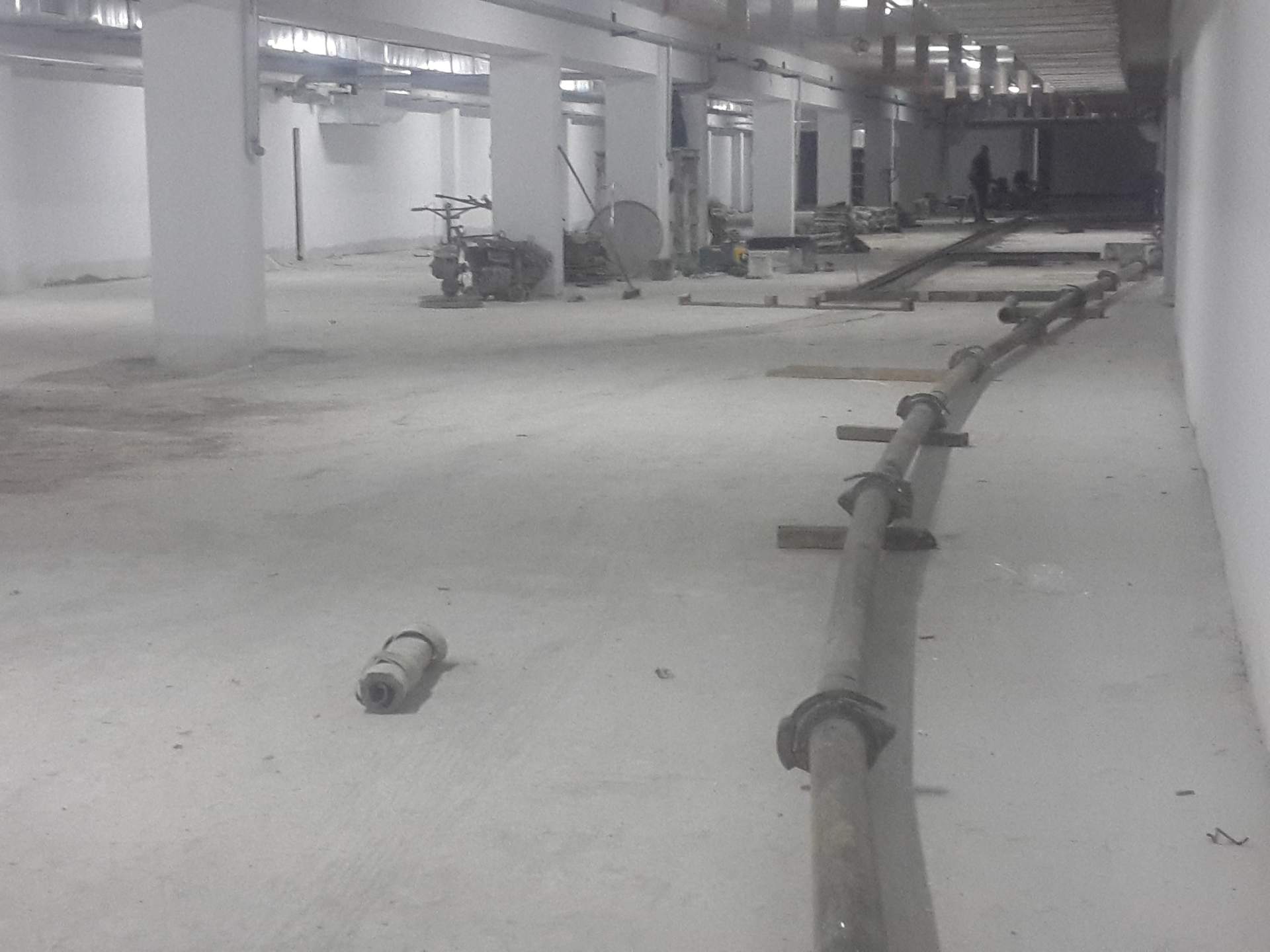 Нижний паркинг, бетонные полы