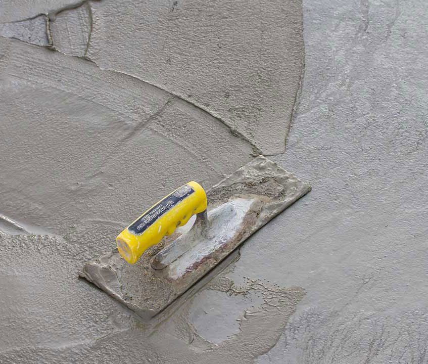 рабочие по стяжке пола