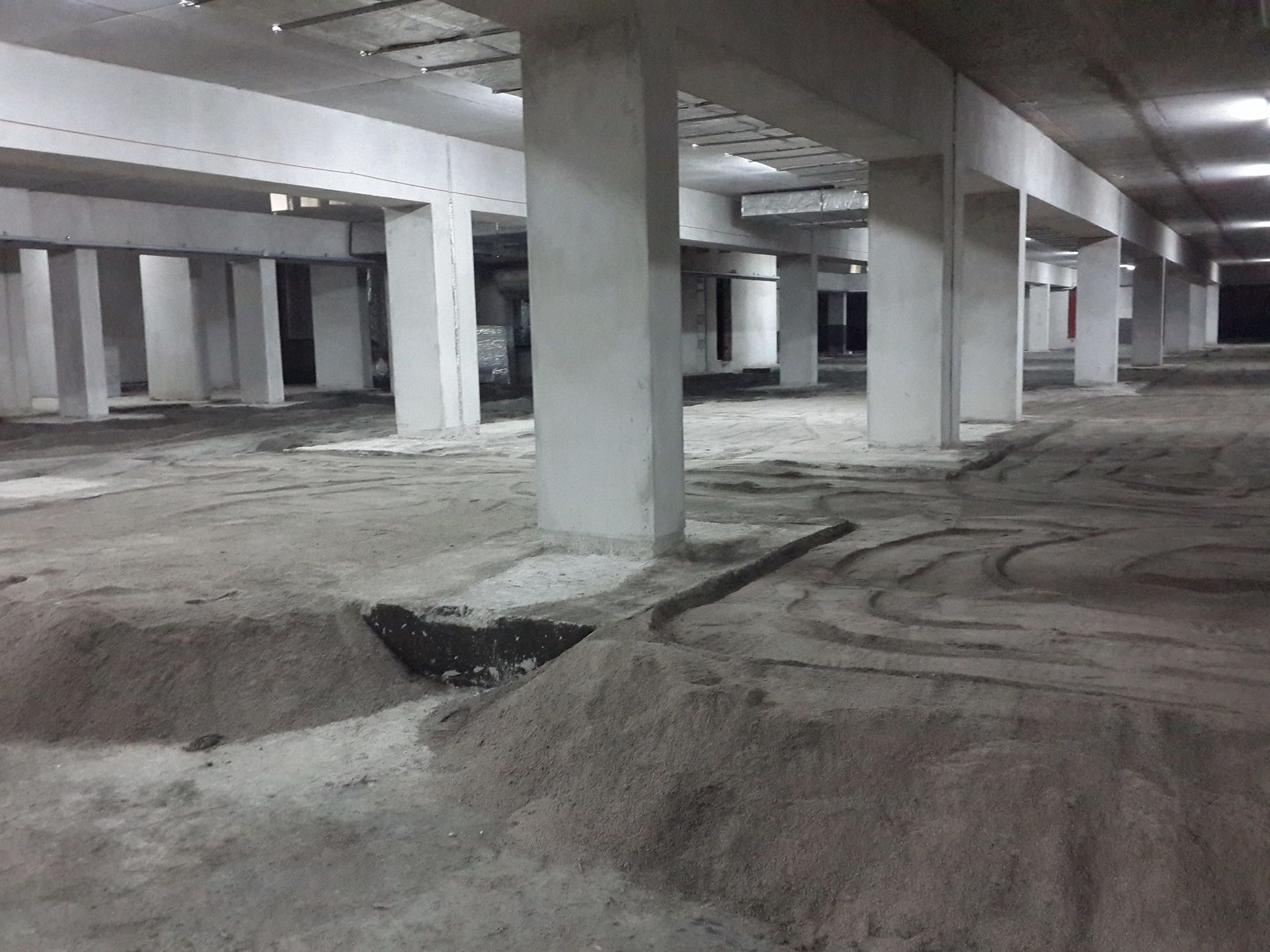 Паркинг по ул. Композитора Мейтуса, бетонные полы