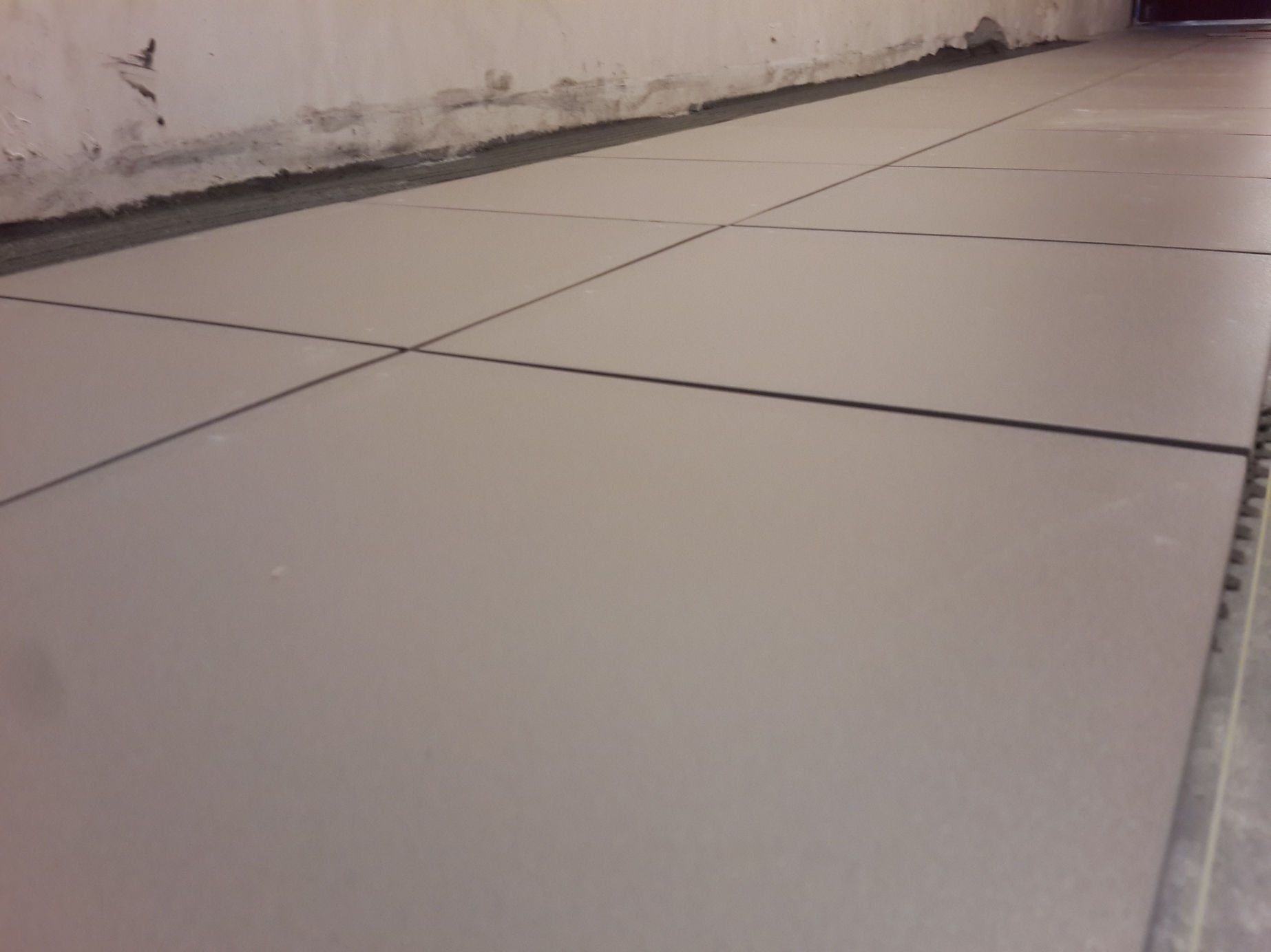 Укладка плитки на этажах