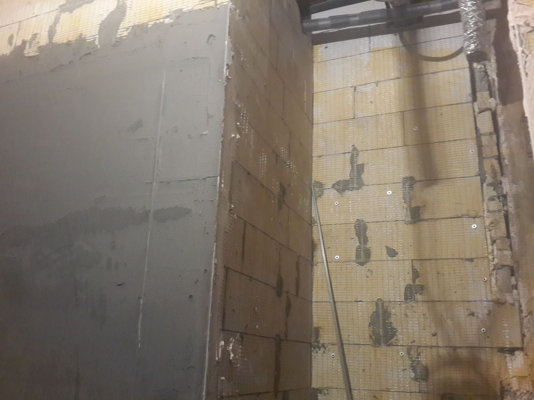 Черновая штукатурка стен санузла