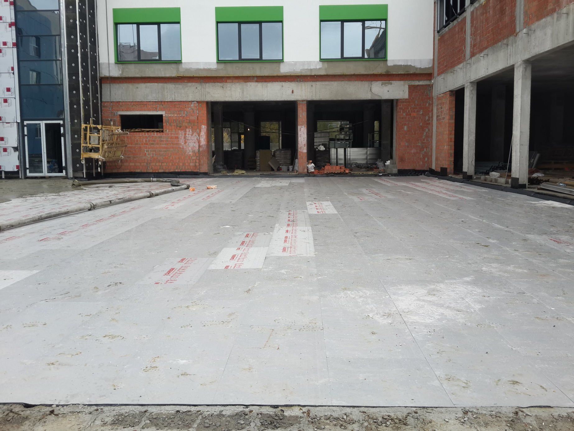 Обустройство верхнего паркинга, бетонные полы