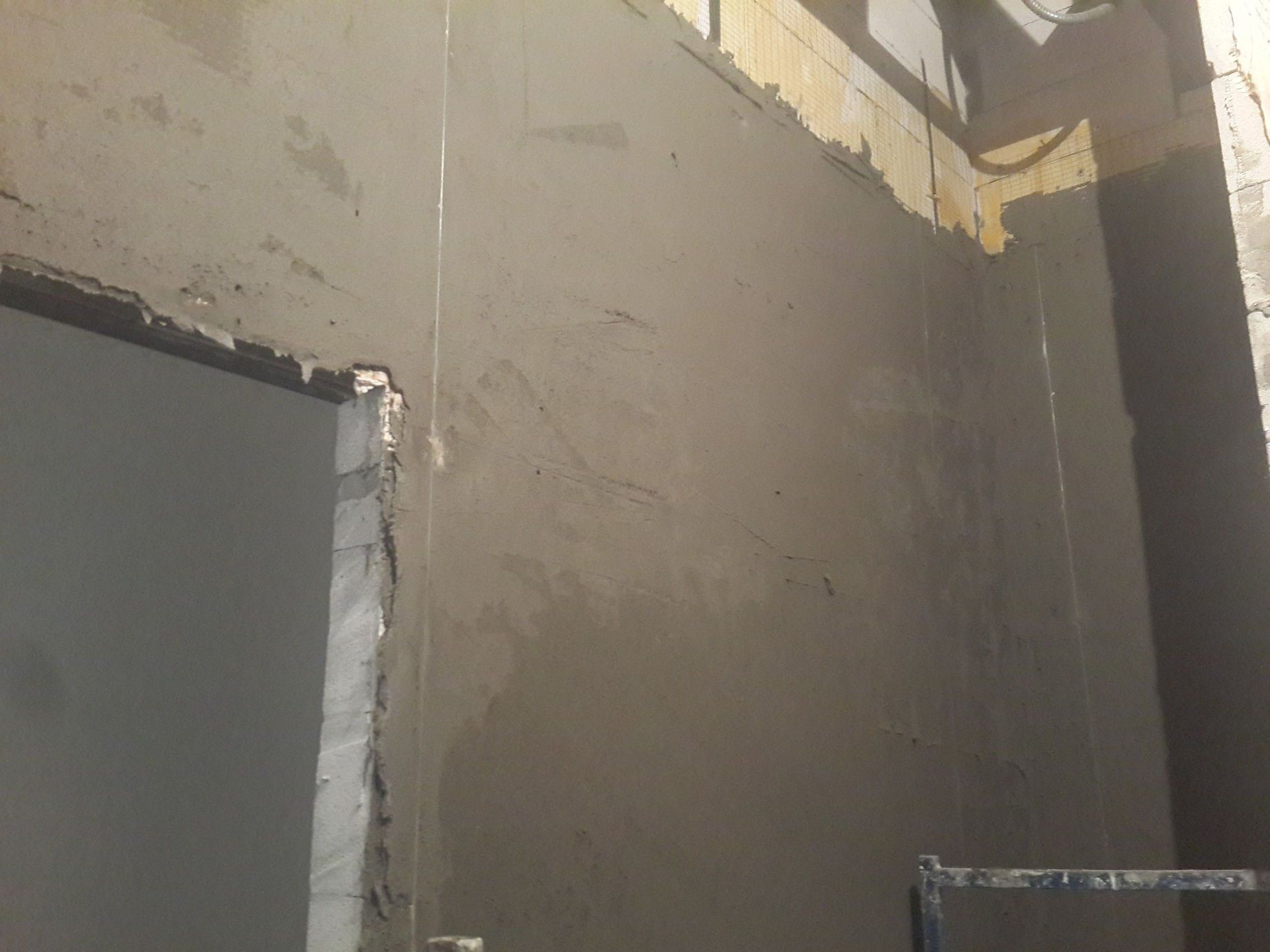 Черновая штукатурка стен санузла