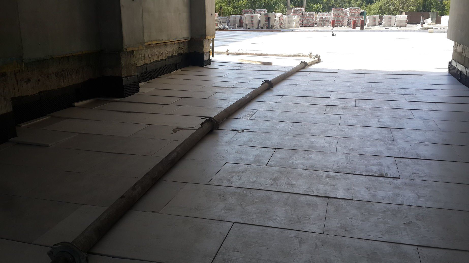 Паркинг по ул. Конева, бетонные полы