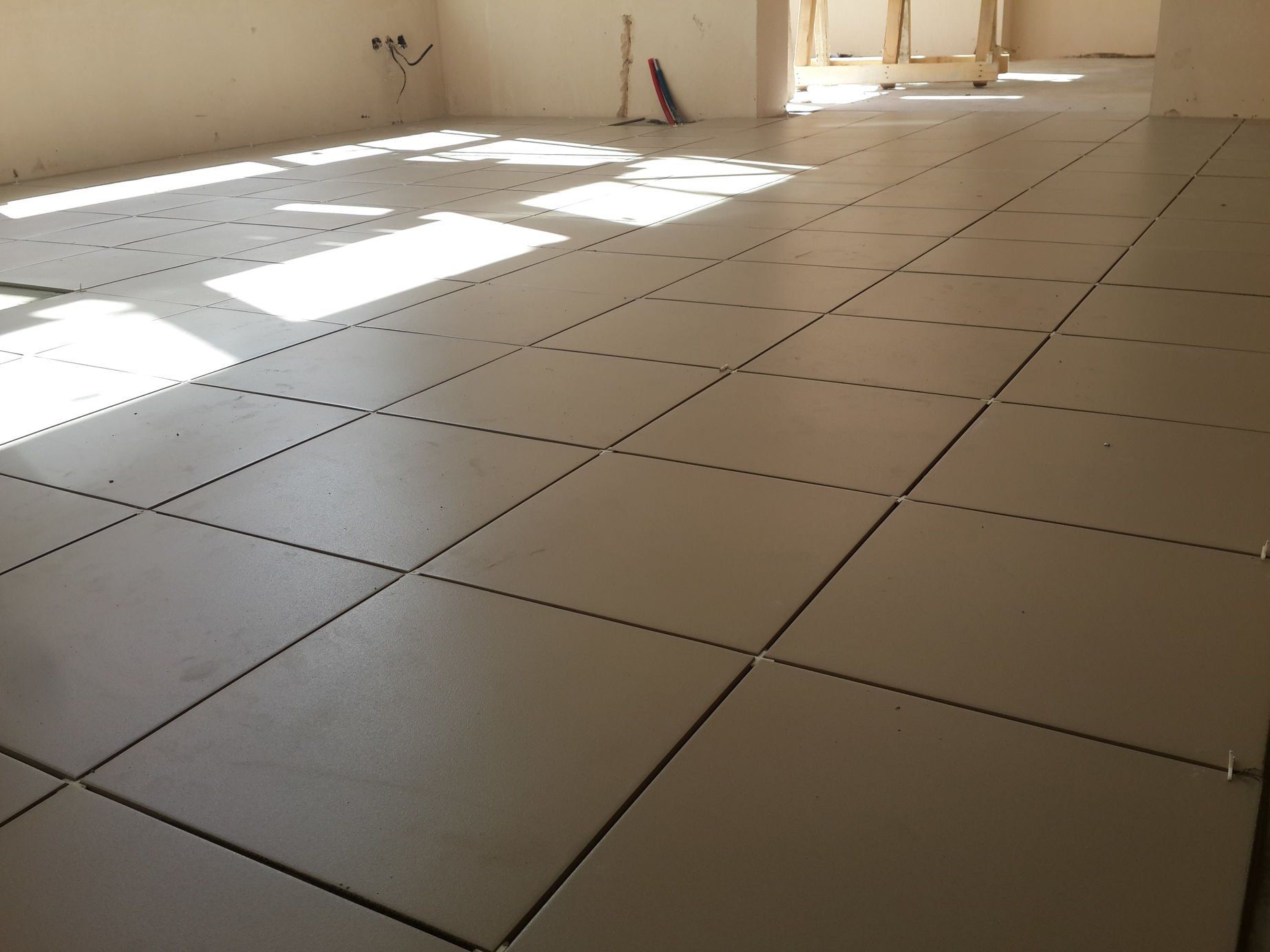 Укладка плитки на этажах