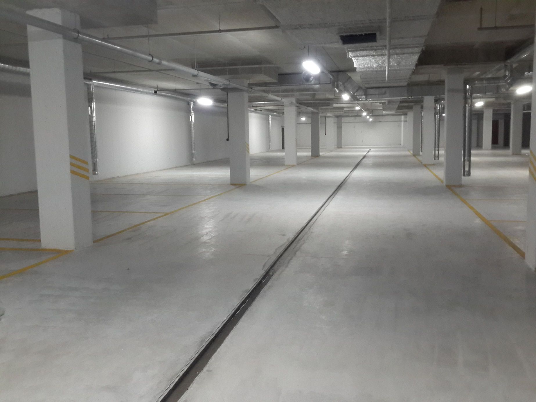 Паркинг по ул. Ломоносова, бетонный пол