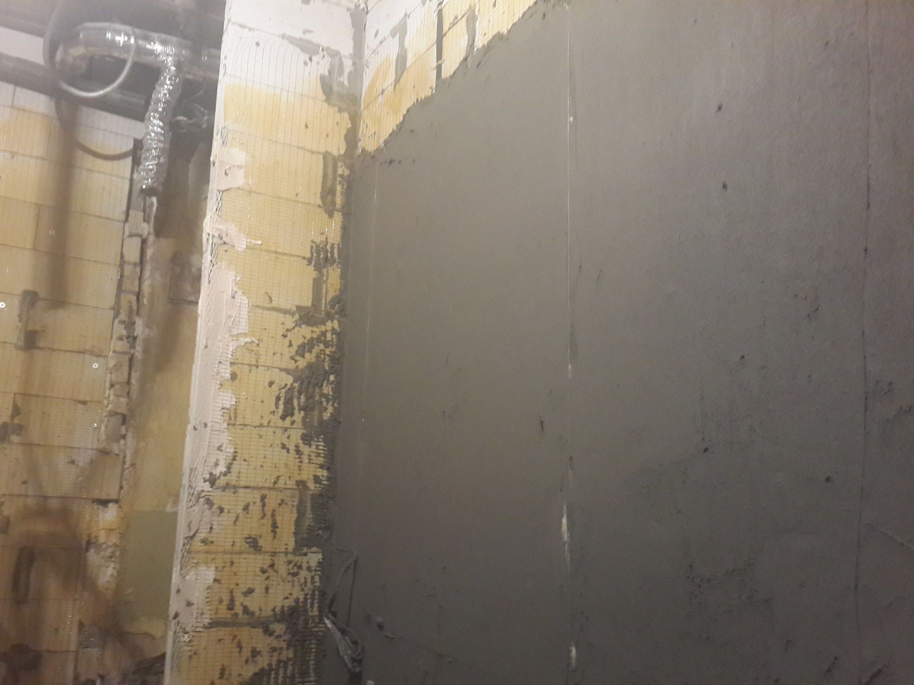 Черновая штукатурка стен санузла