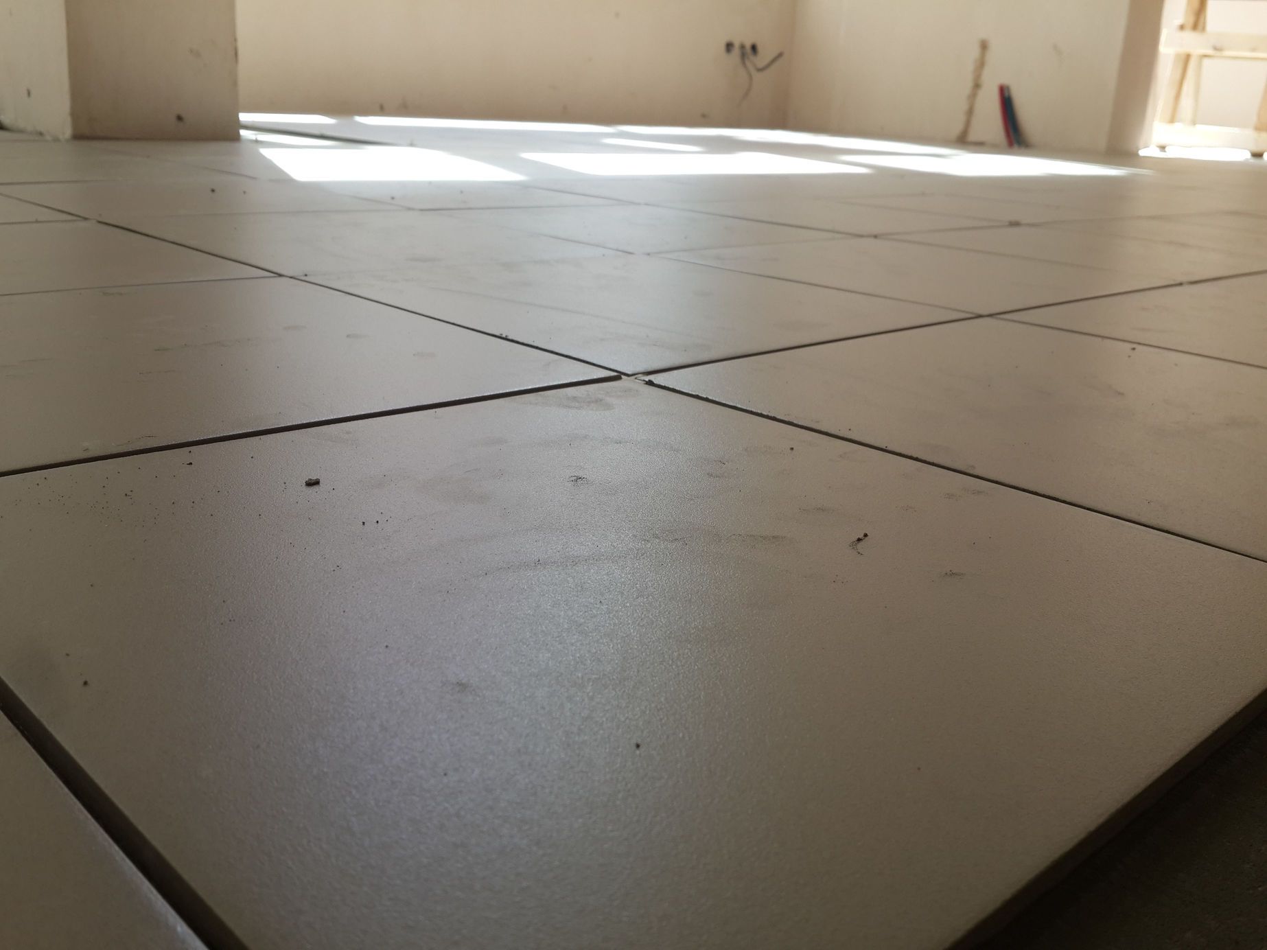 Укладка плитки на этажах