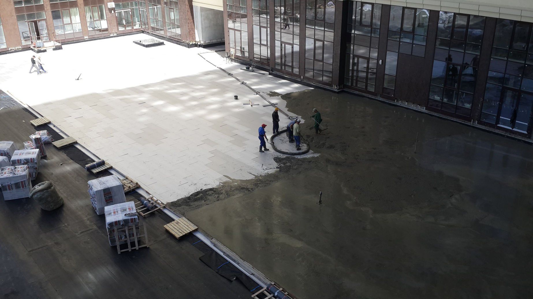 Паркинг по ул. Конева, бетонные полы