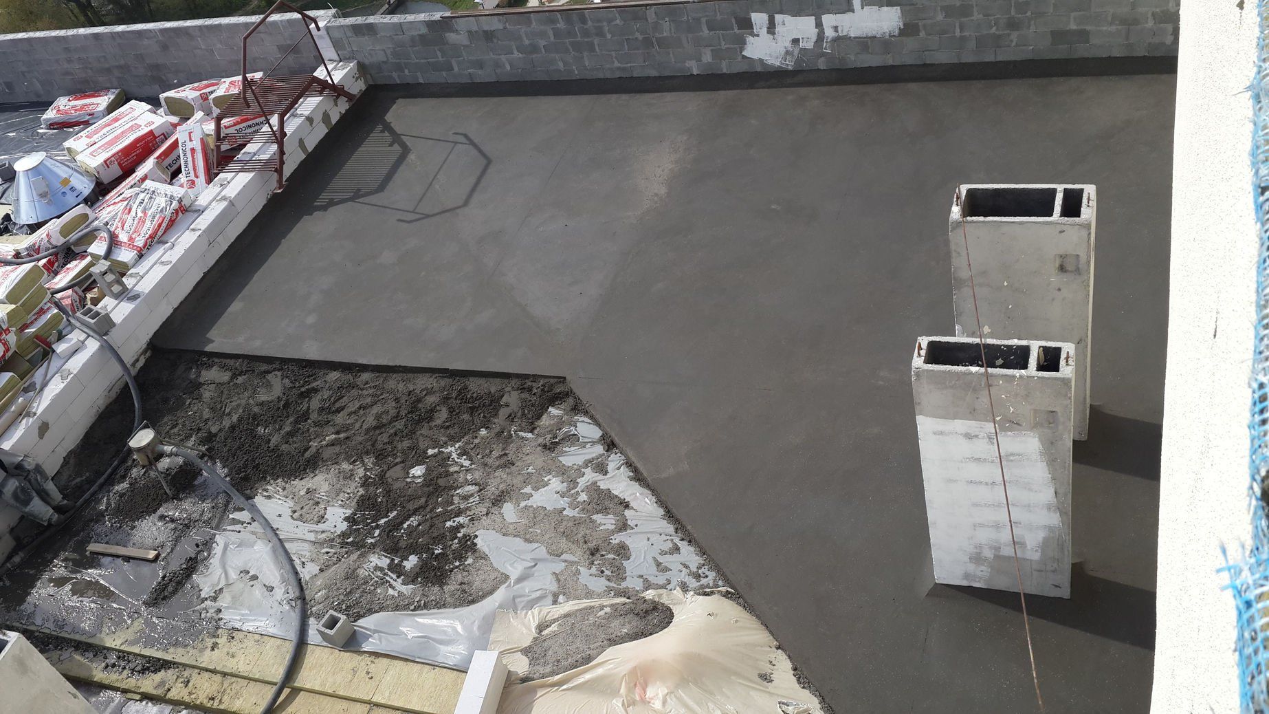 Стяжка балконных козырьков