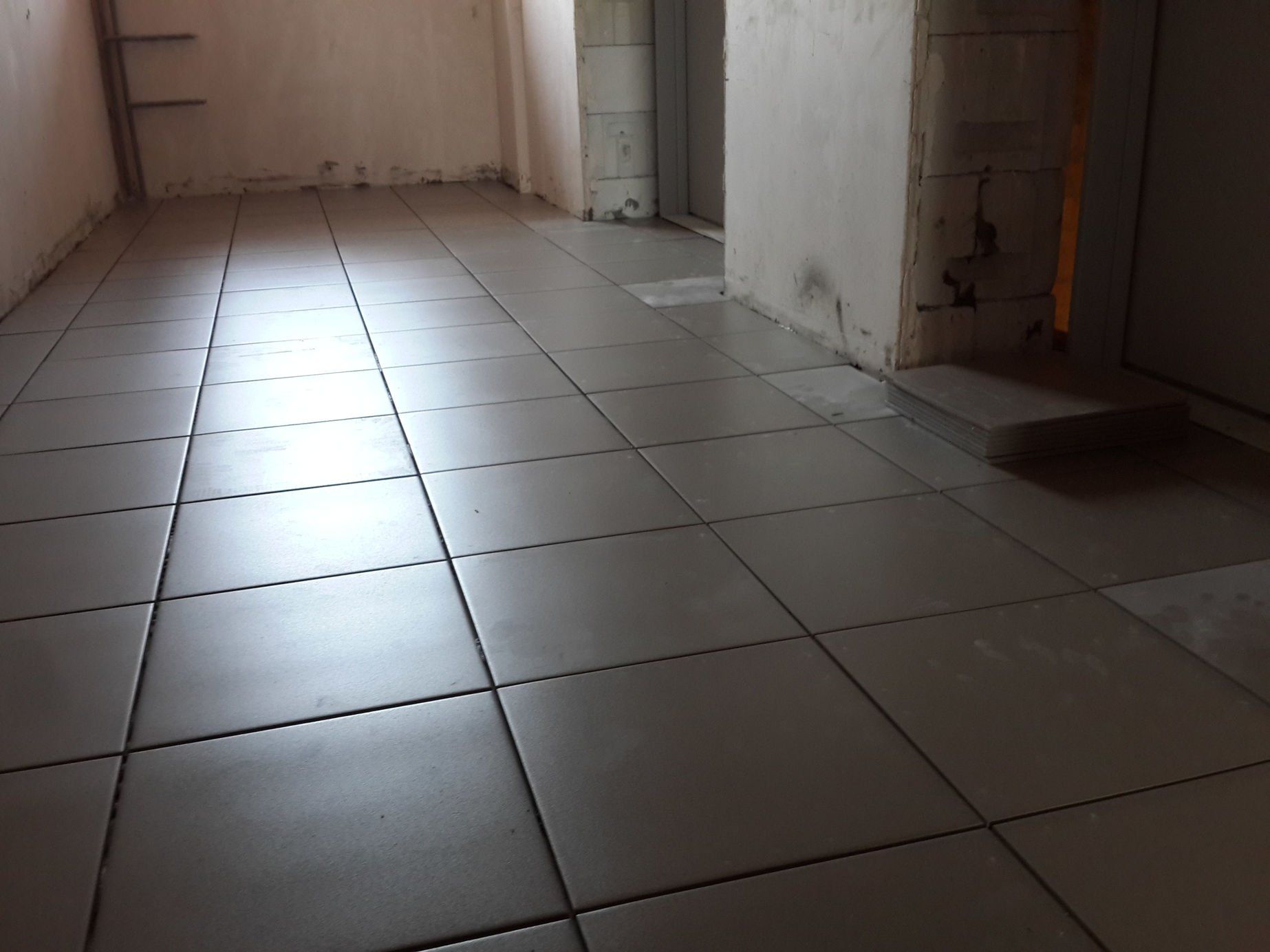 Укладка плитки на этажах