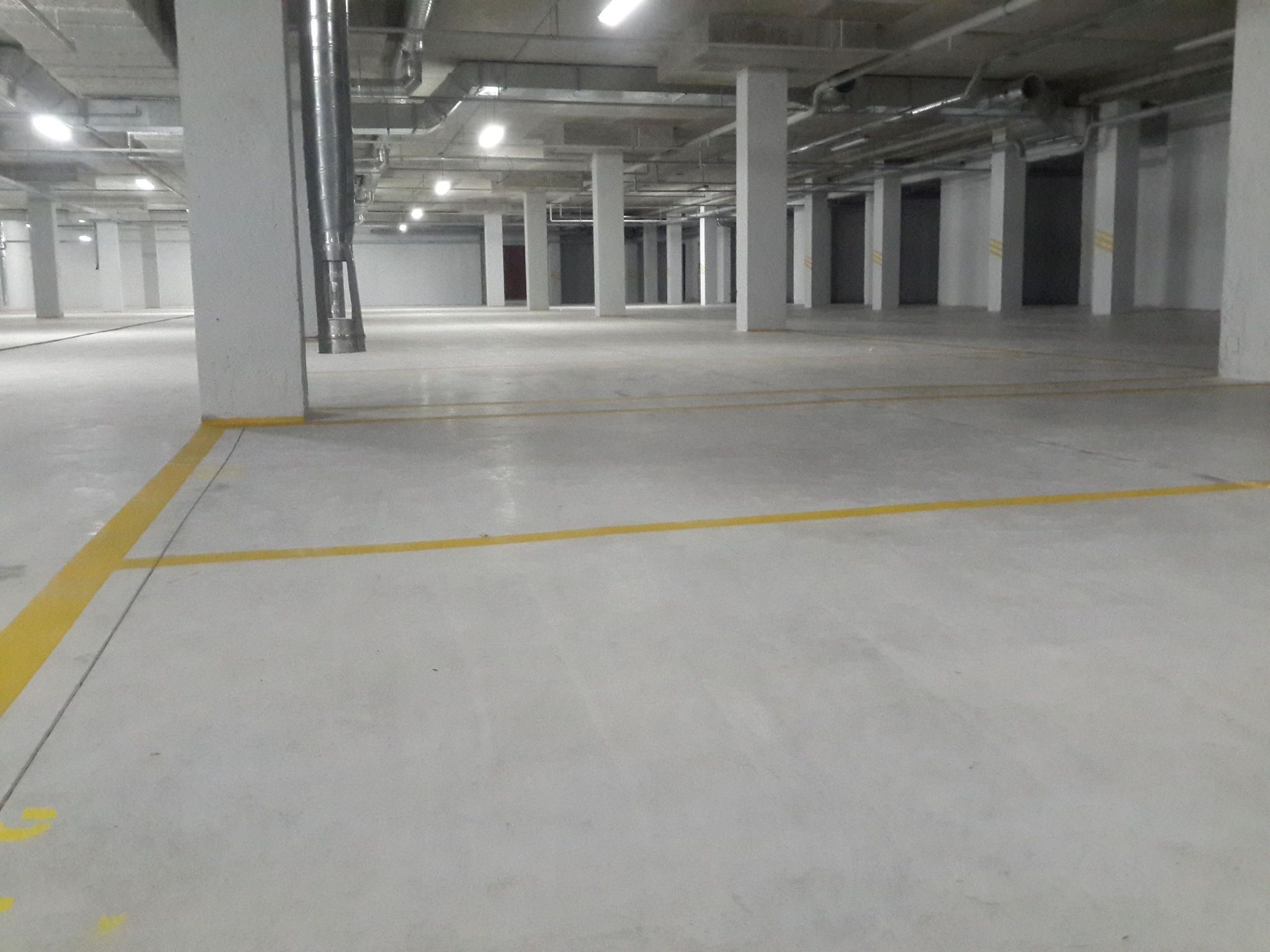 Паркинг по ул. Ломоносова, бетонный пол