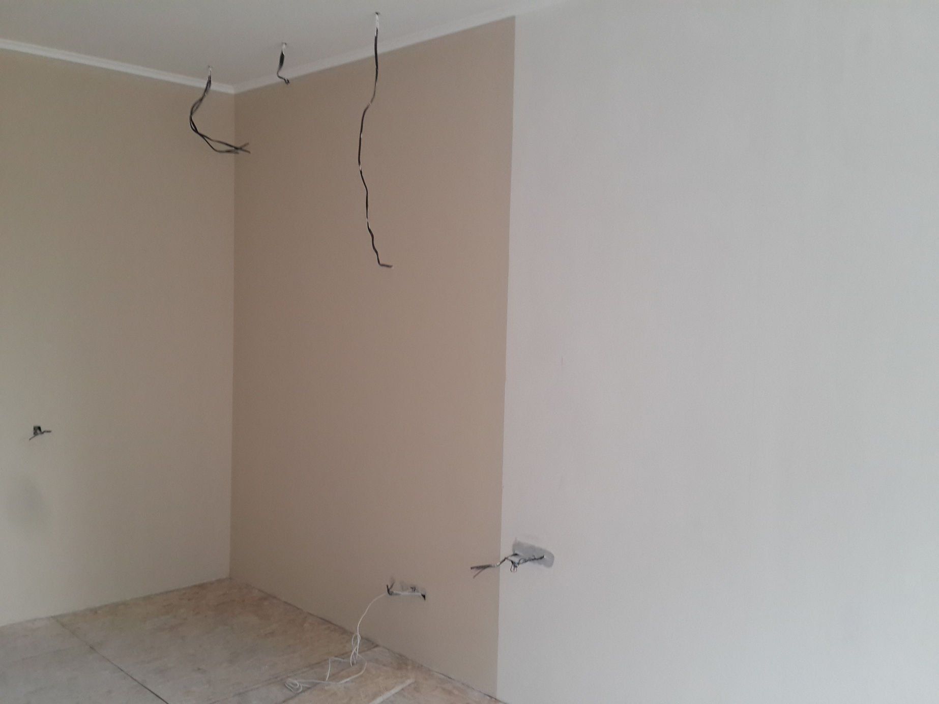 Покраска стен и потолков