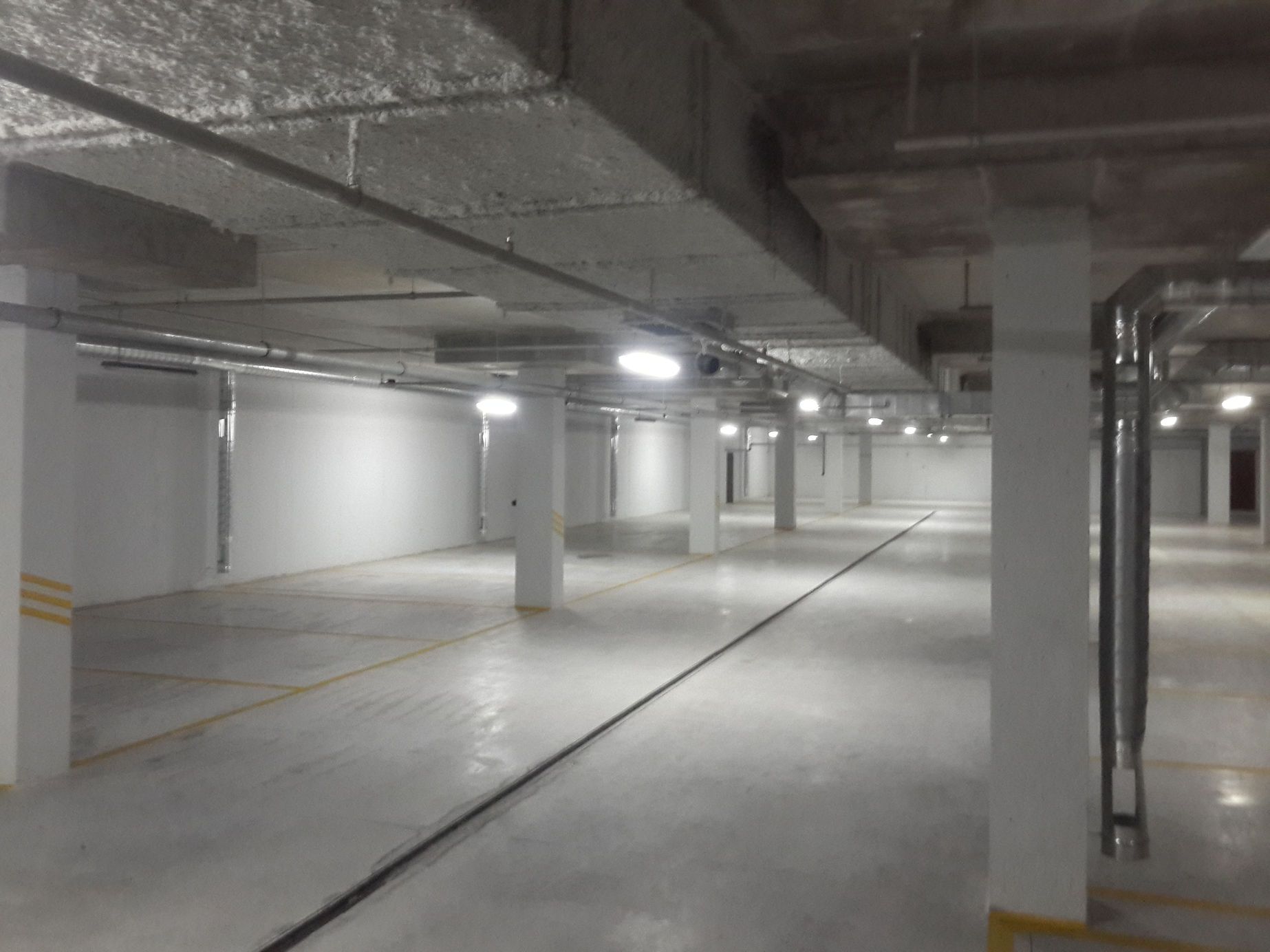 Паркинг по ул. Ломоносова, бетонный пол