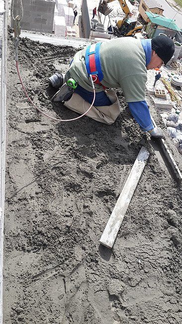 Стяжка балконных козырьков