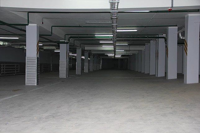 Паркинг по ул. Ломоносова, бетонный пол