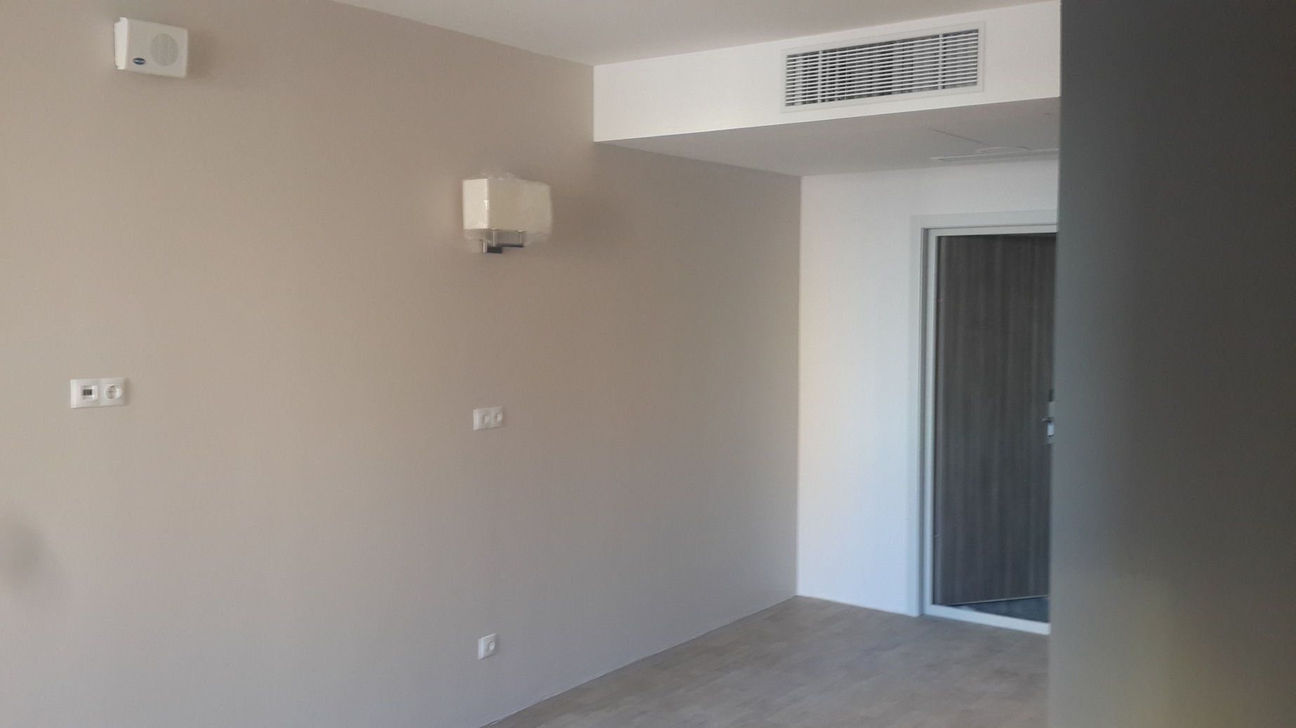 Покраска стен отеля