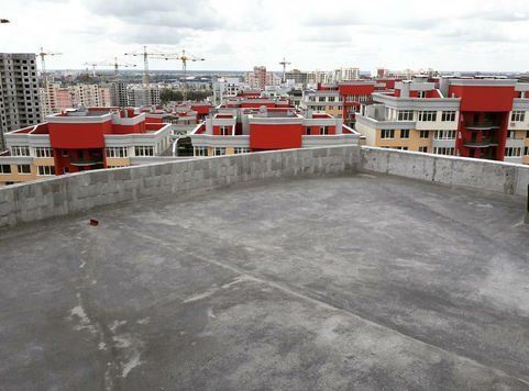 Обустройство кровли 10 и 11 секций многоэтажного дома