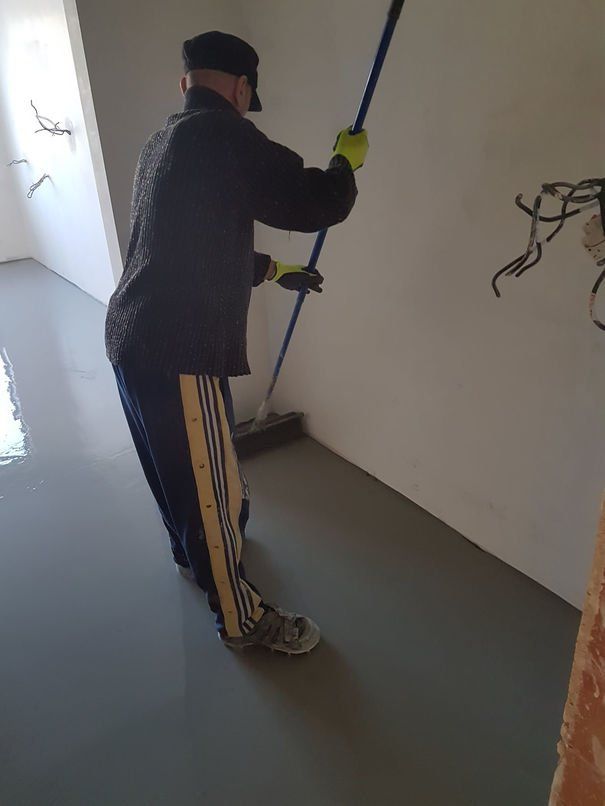 Самовыравнивающийся пол