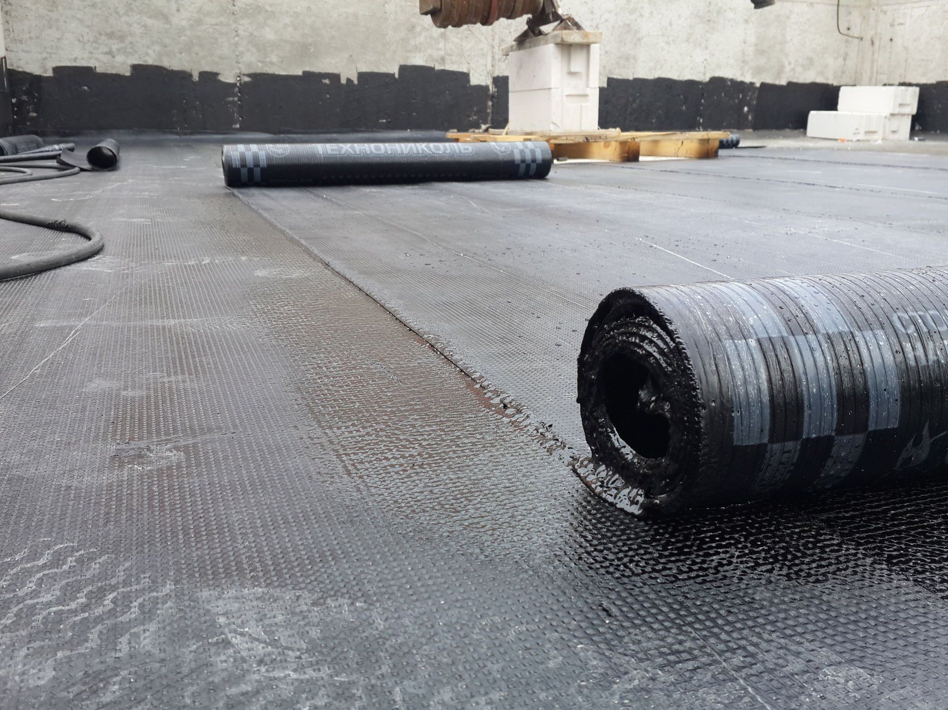 Обустройство кровли 10 и 11 секций многоэтажного дома