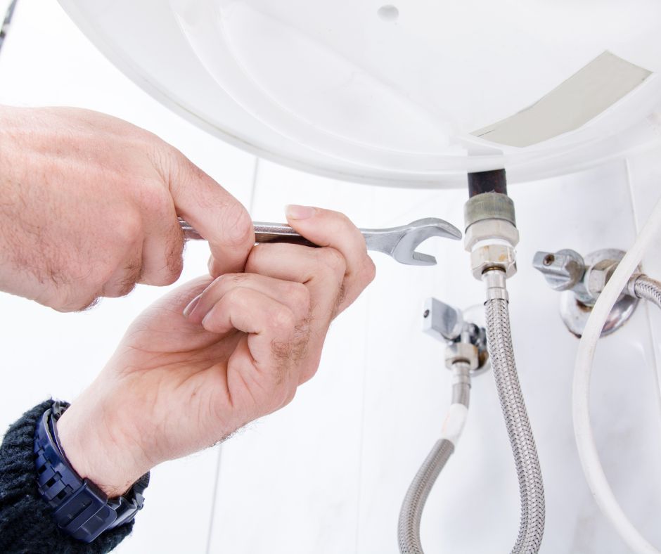 A professional plumber fixing a plumbing problem