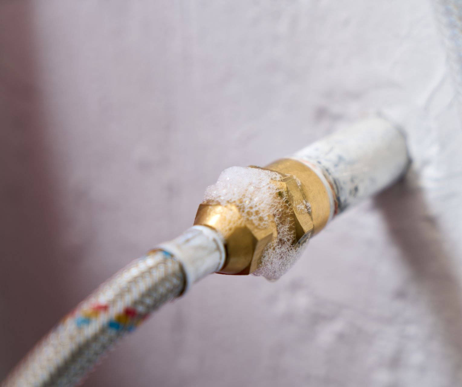 Sign of water leakage at the baseboards